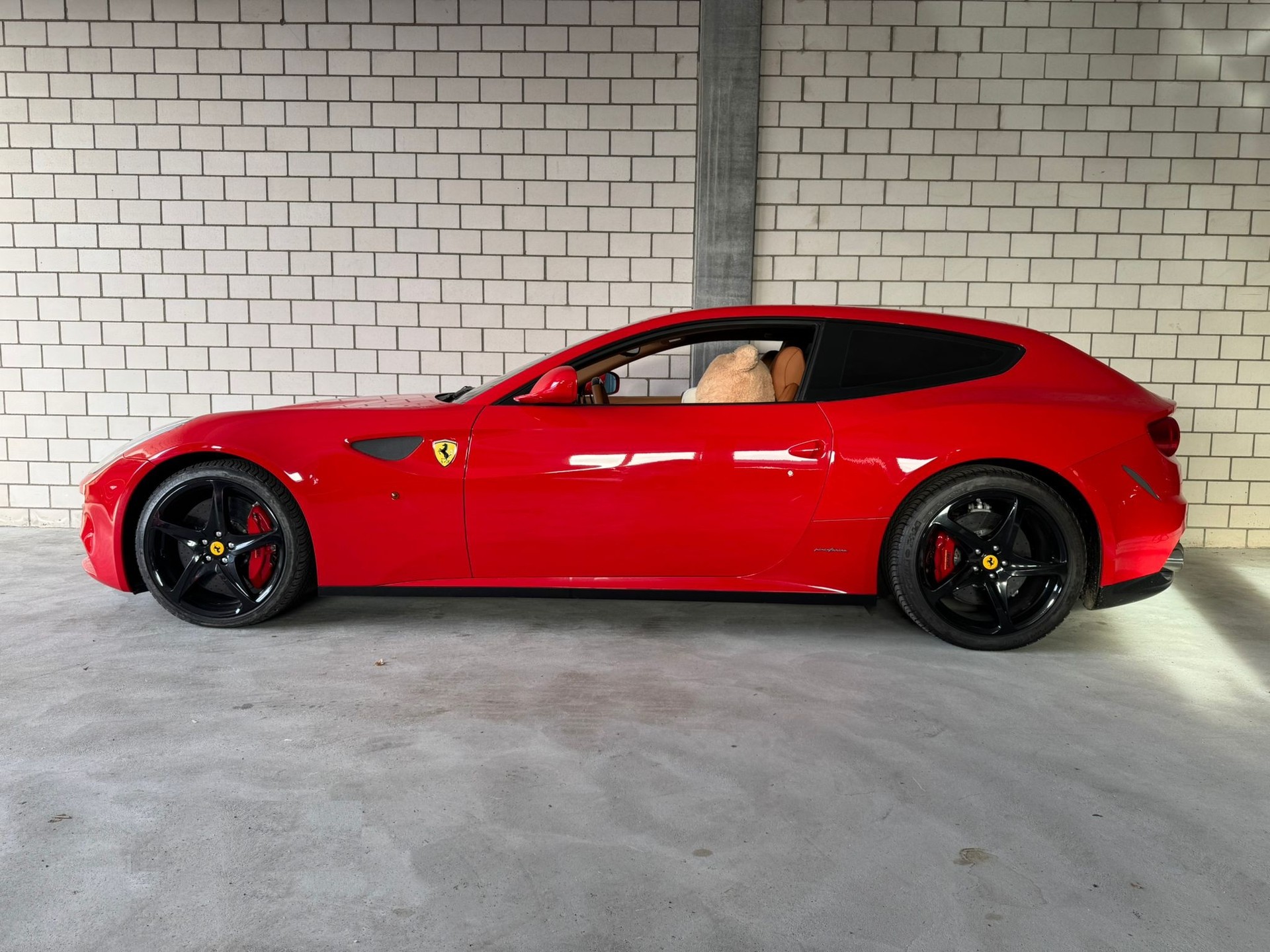 FERRARI FF