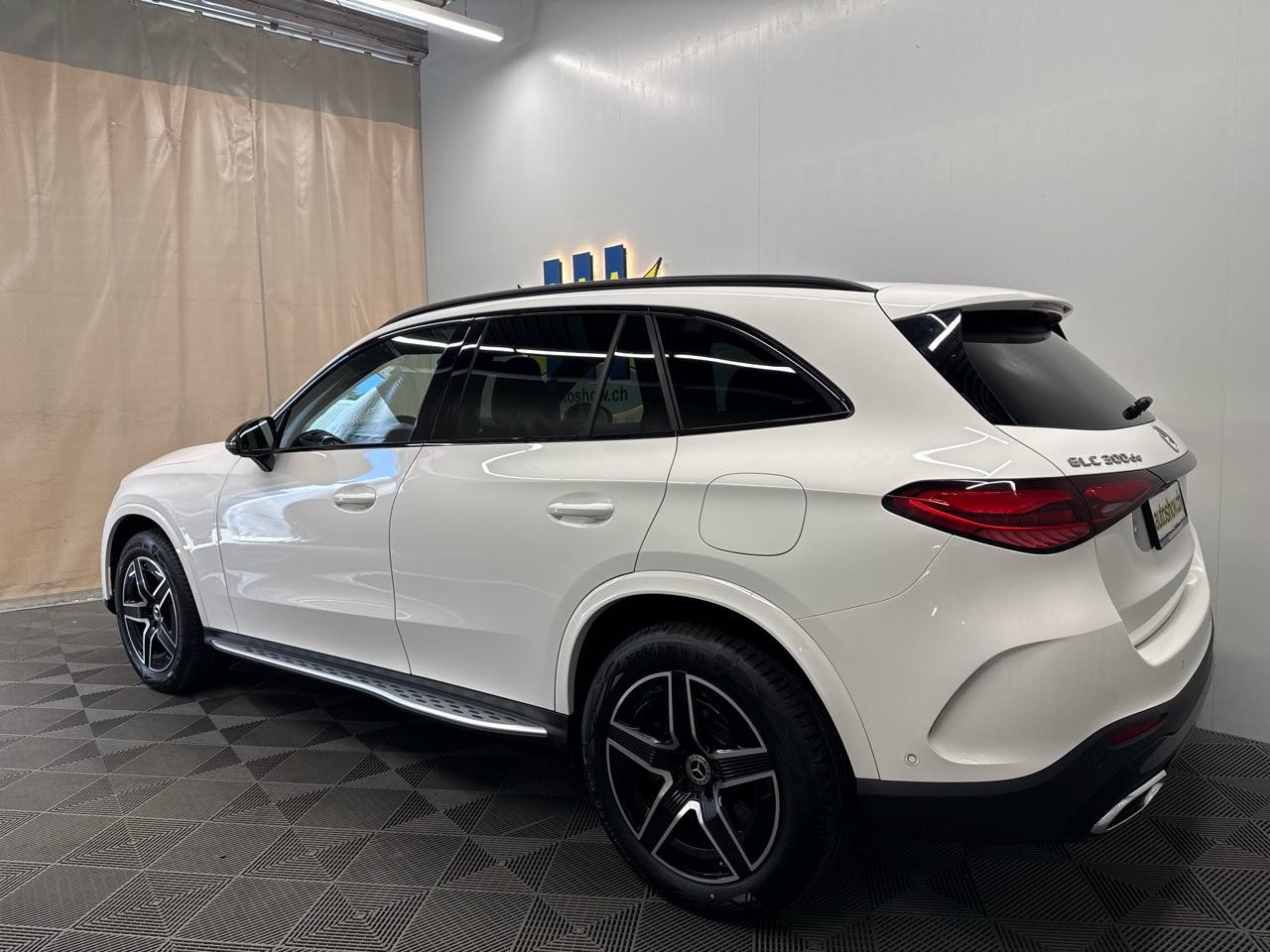 MERCEDES-BENZ GLC 300 de 4Matic AMG-showroom-element-1