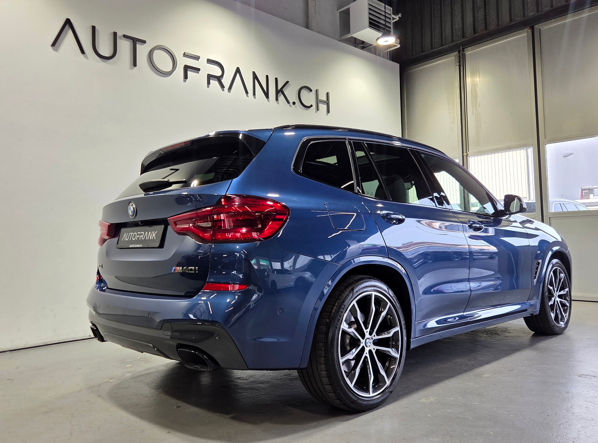 BMW X3 M40i-showroom-element-2