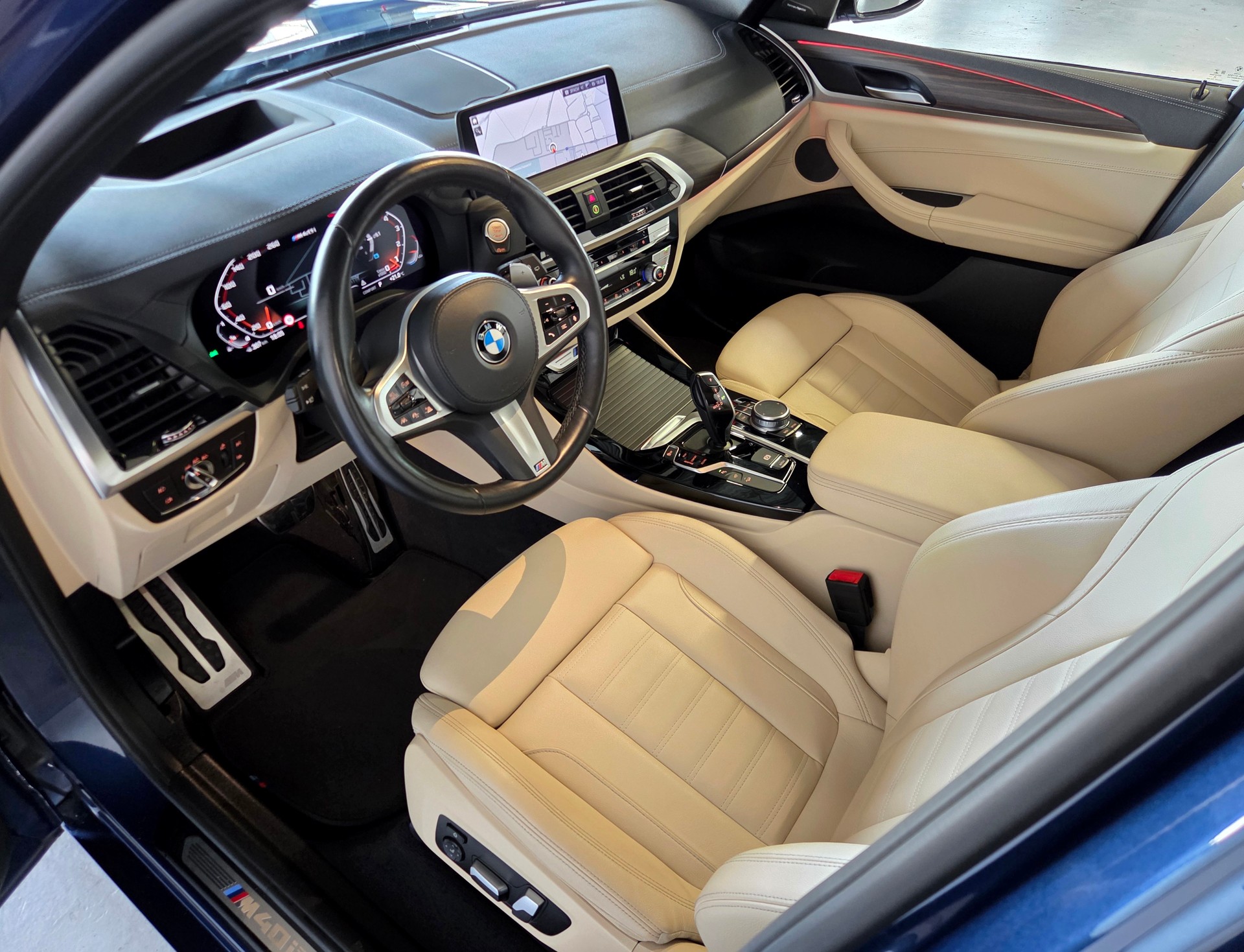 BMW X3 M40i-showroom-element-3
