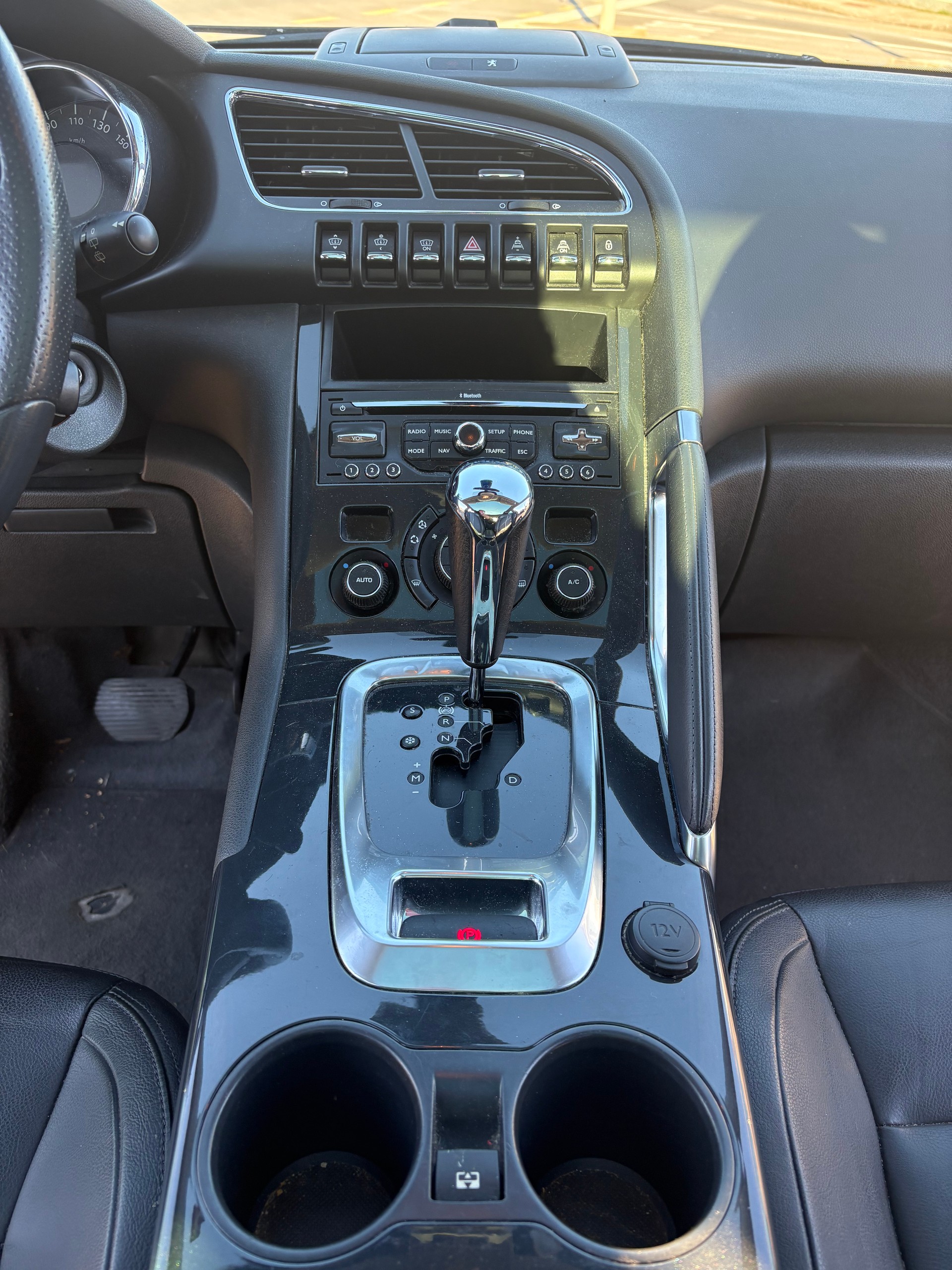 PEUGEOT 3008 1.6 16V T Allure Tiptronic-image-11