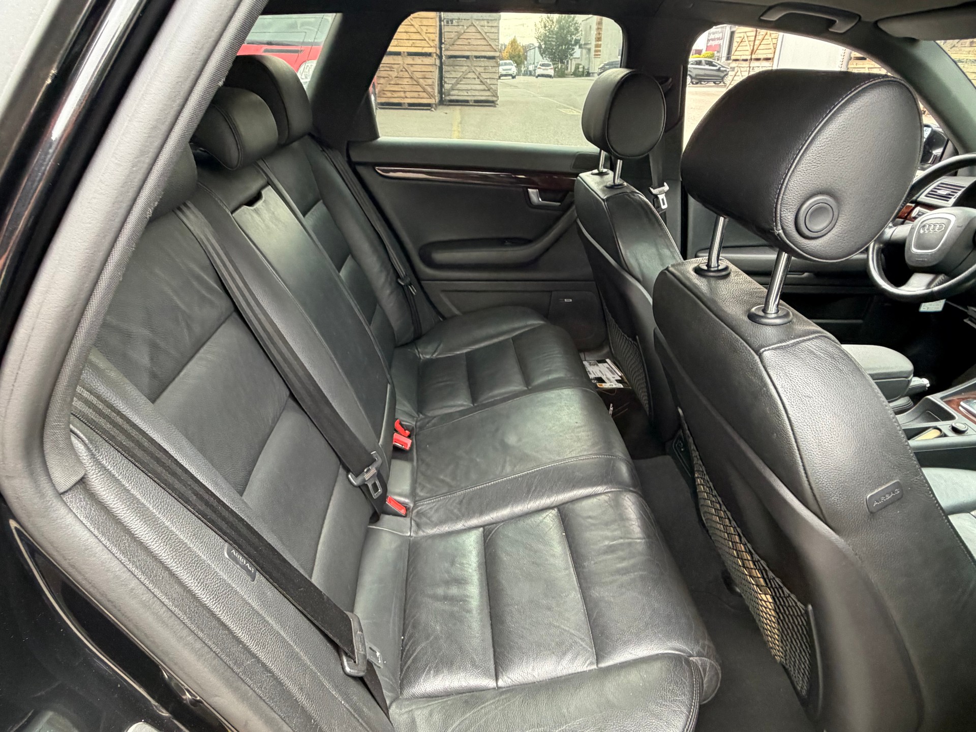 AUDI A4 Avant 3.0 V6 TDI quattro-image-8