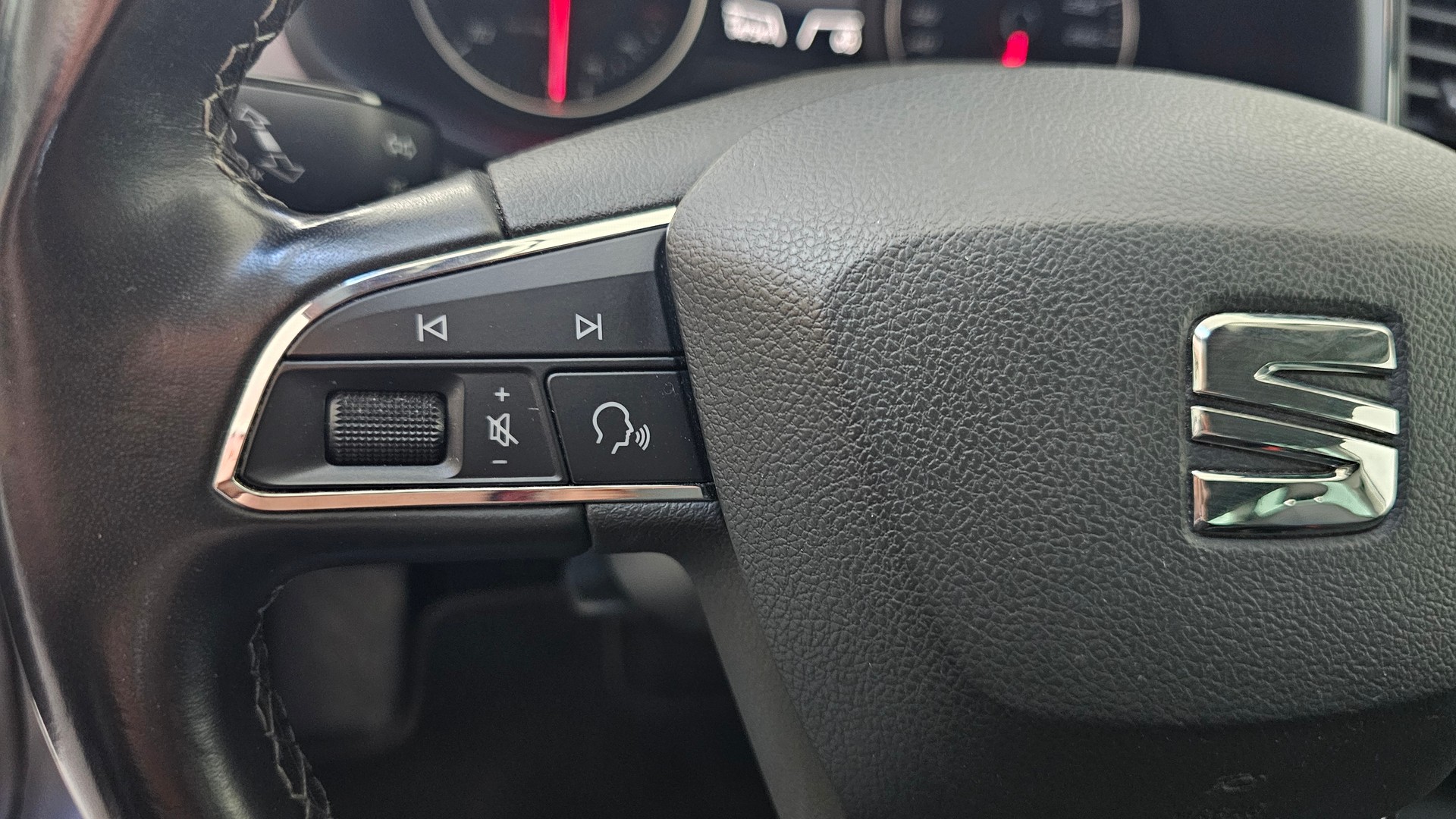SEAT Leon ST 1.6 TDI CR Style DSG-image-11