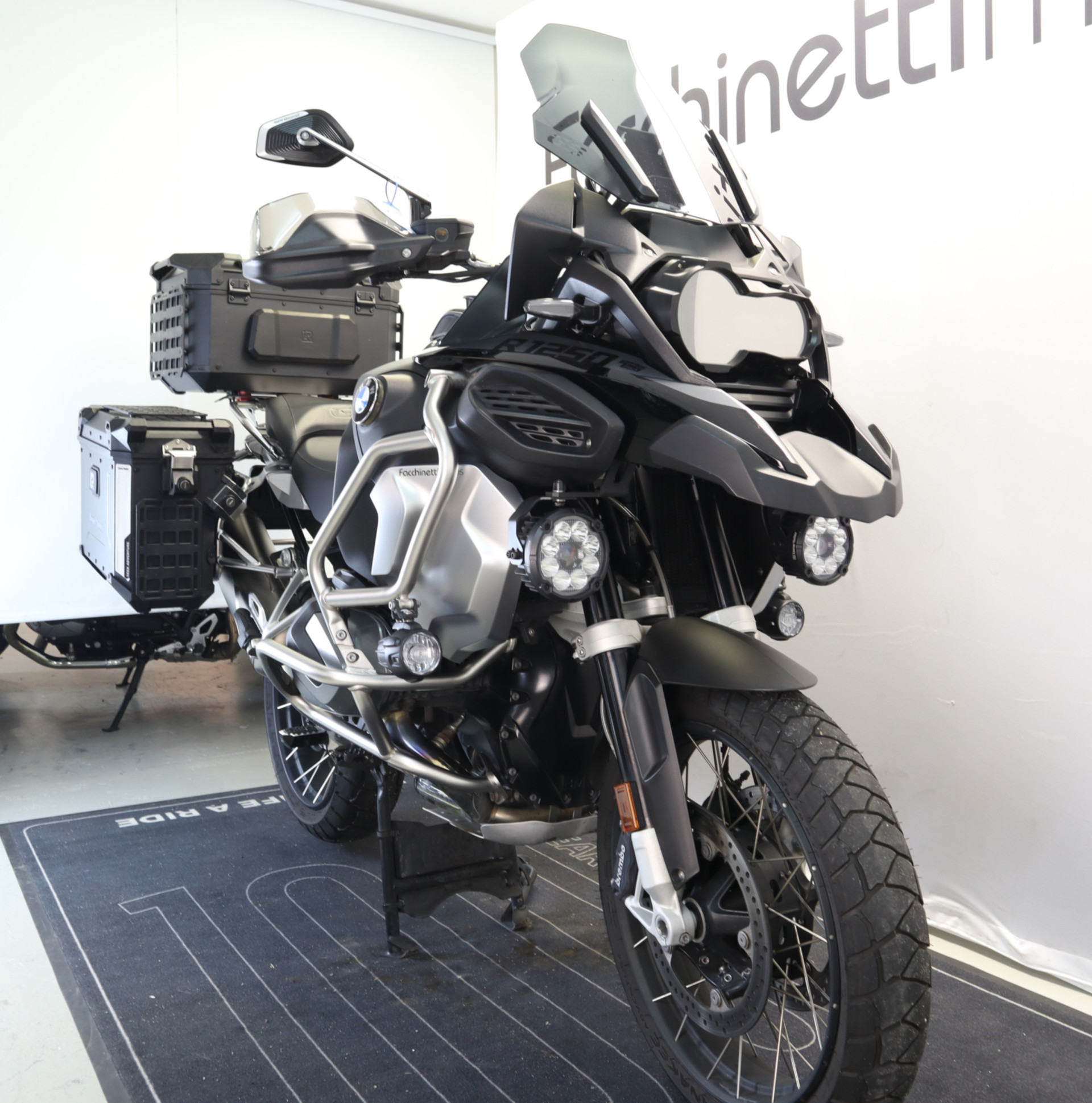 BMW R 1250 GS Adventure Triple Black-image-1