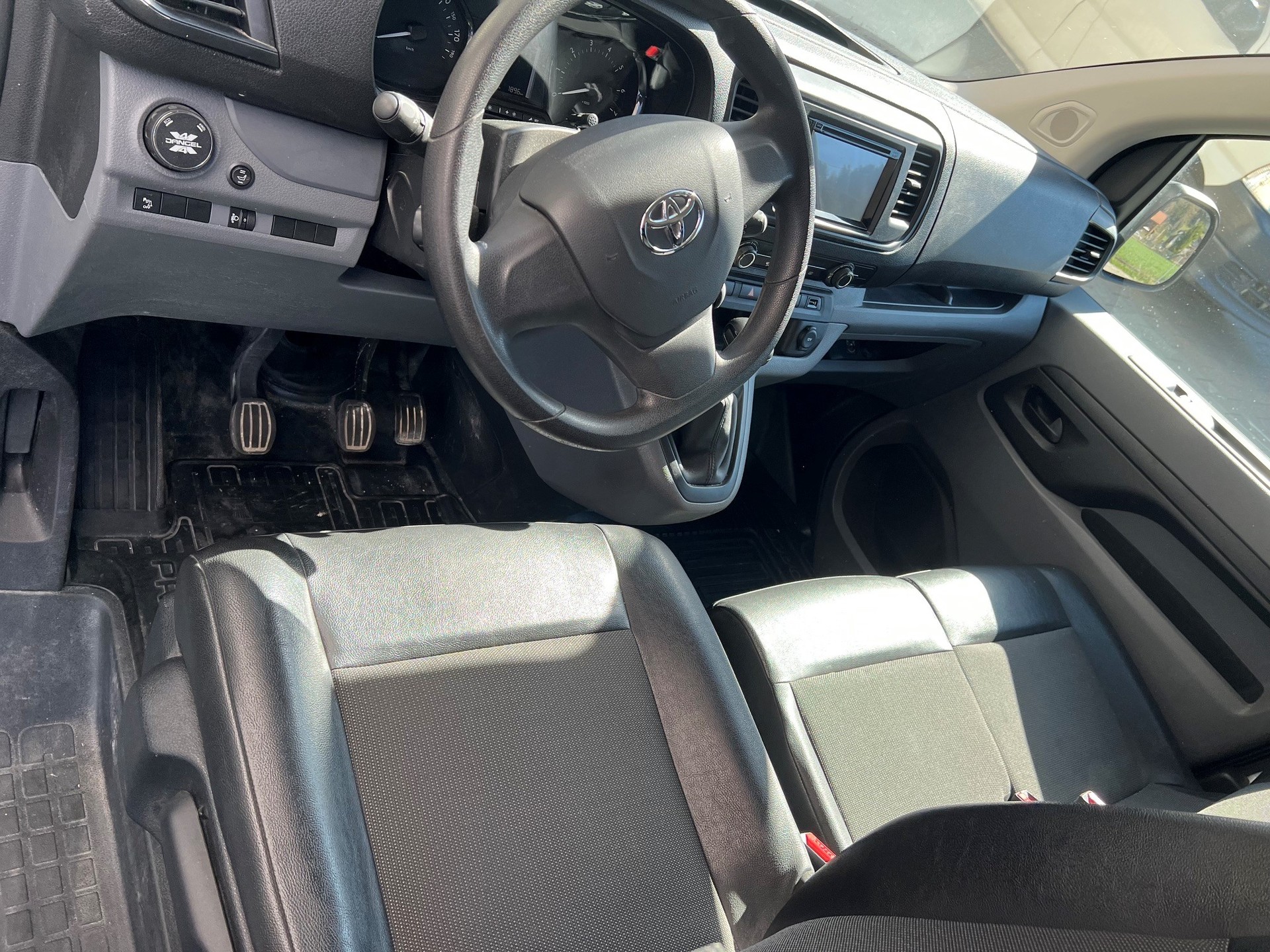 TOYOTA Proace 2.0D Panel Van Long Active 4x4-image-8