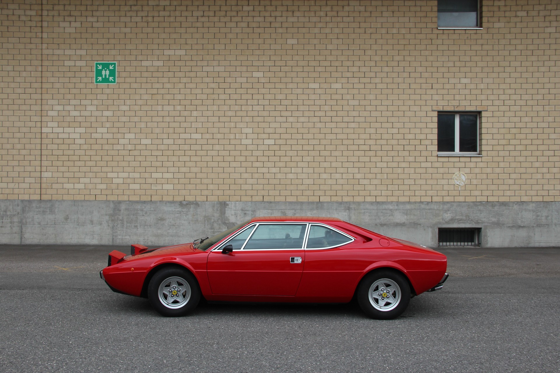 FERRARI 308gt4-image-2