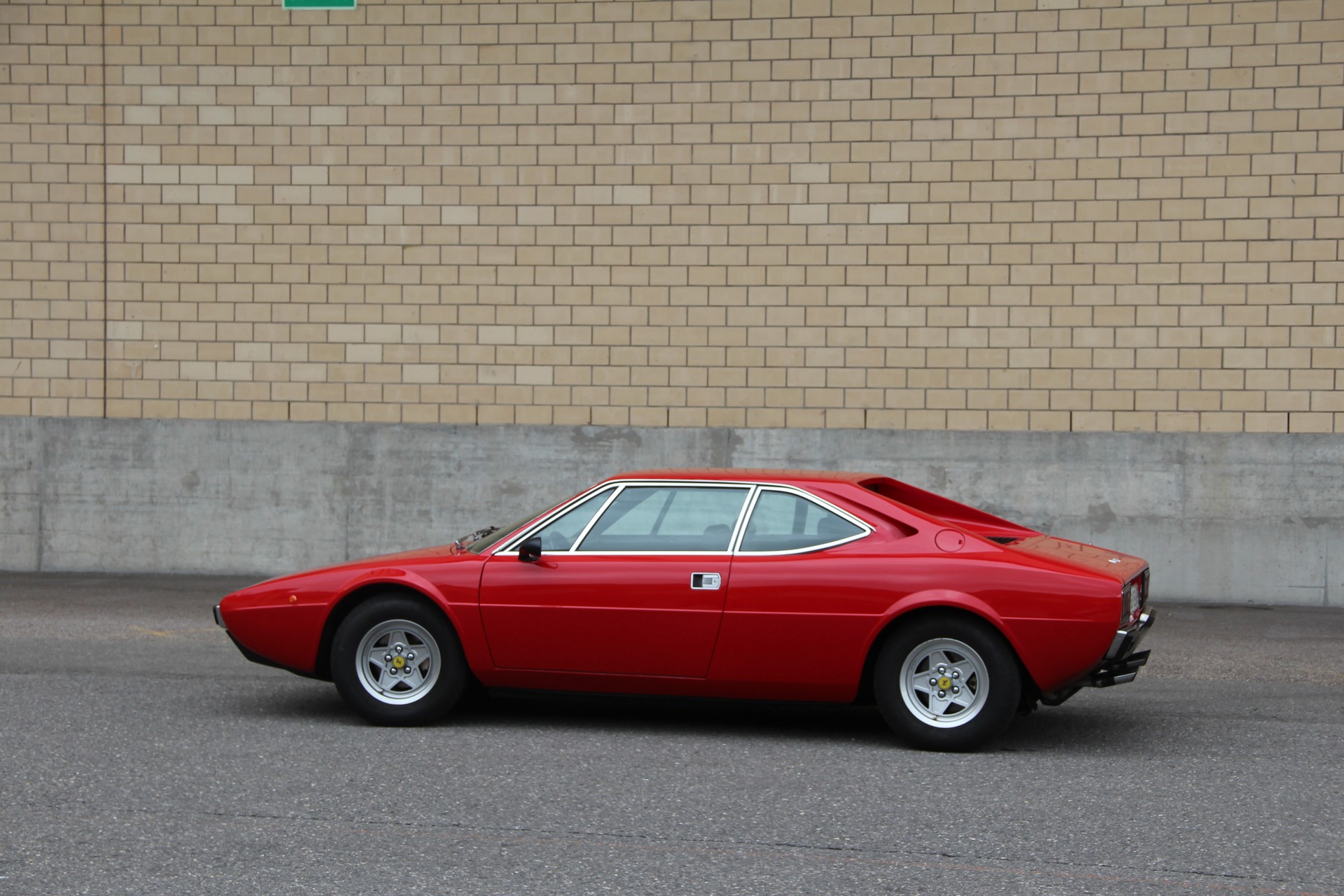 FERRARI 308gt4-image-1