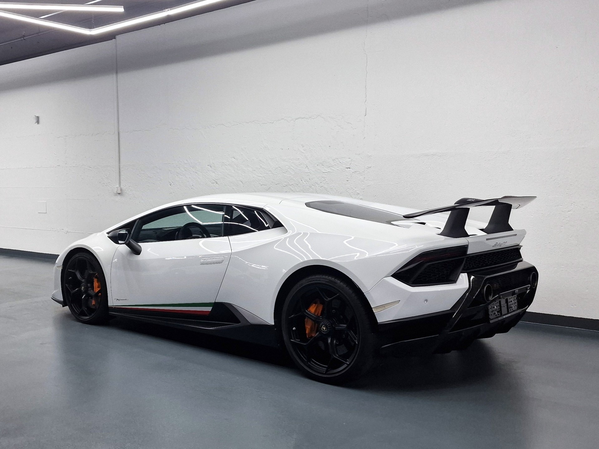 LAMBORGHINI Huracan Coupé 5.2 Performante-image-6