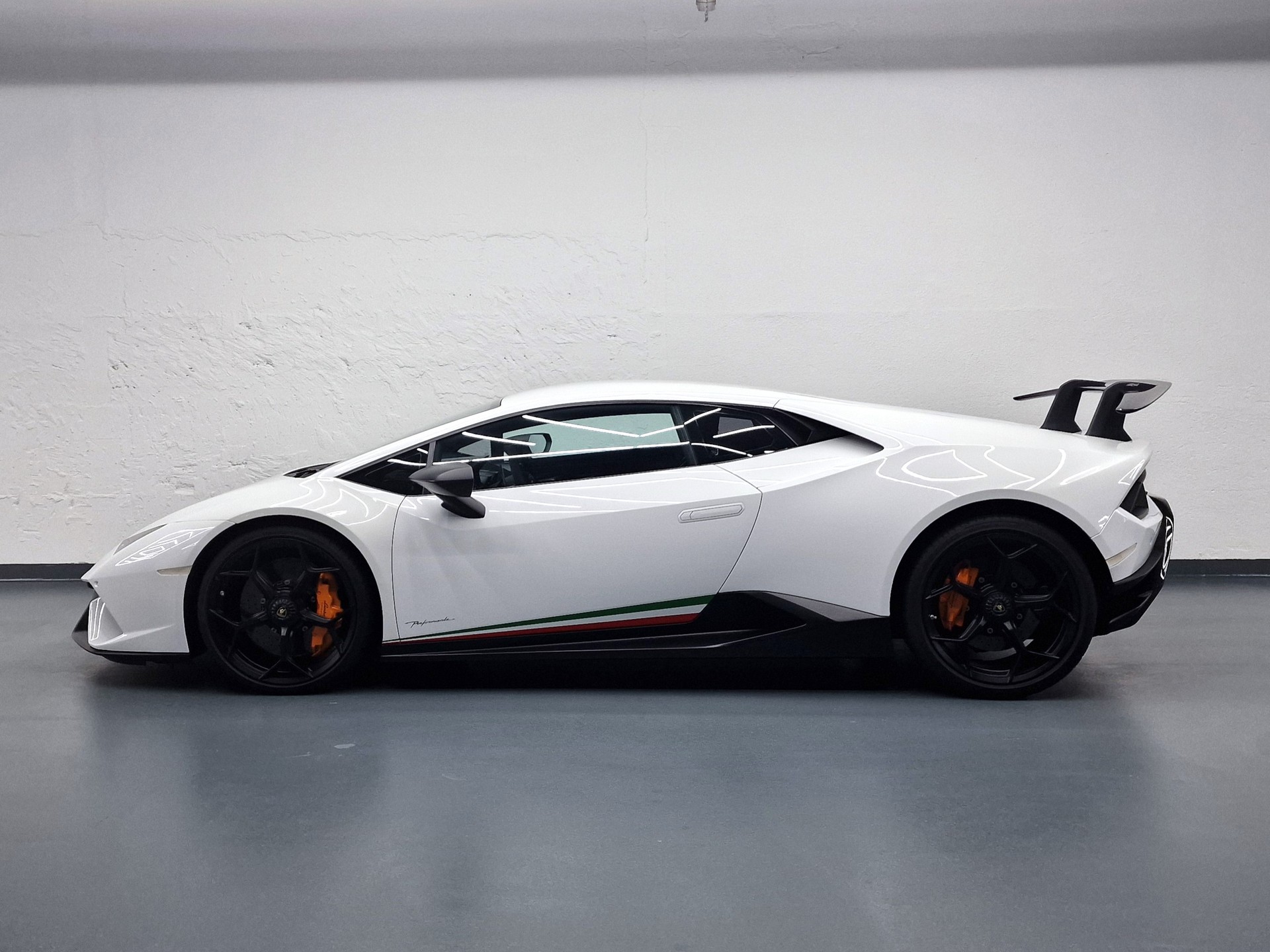 LAMBORGHINI Huracan Coupé 5.2 Performante-image-4