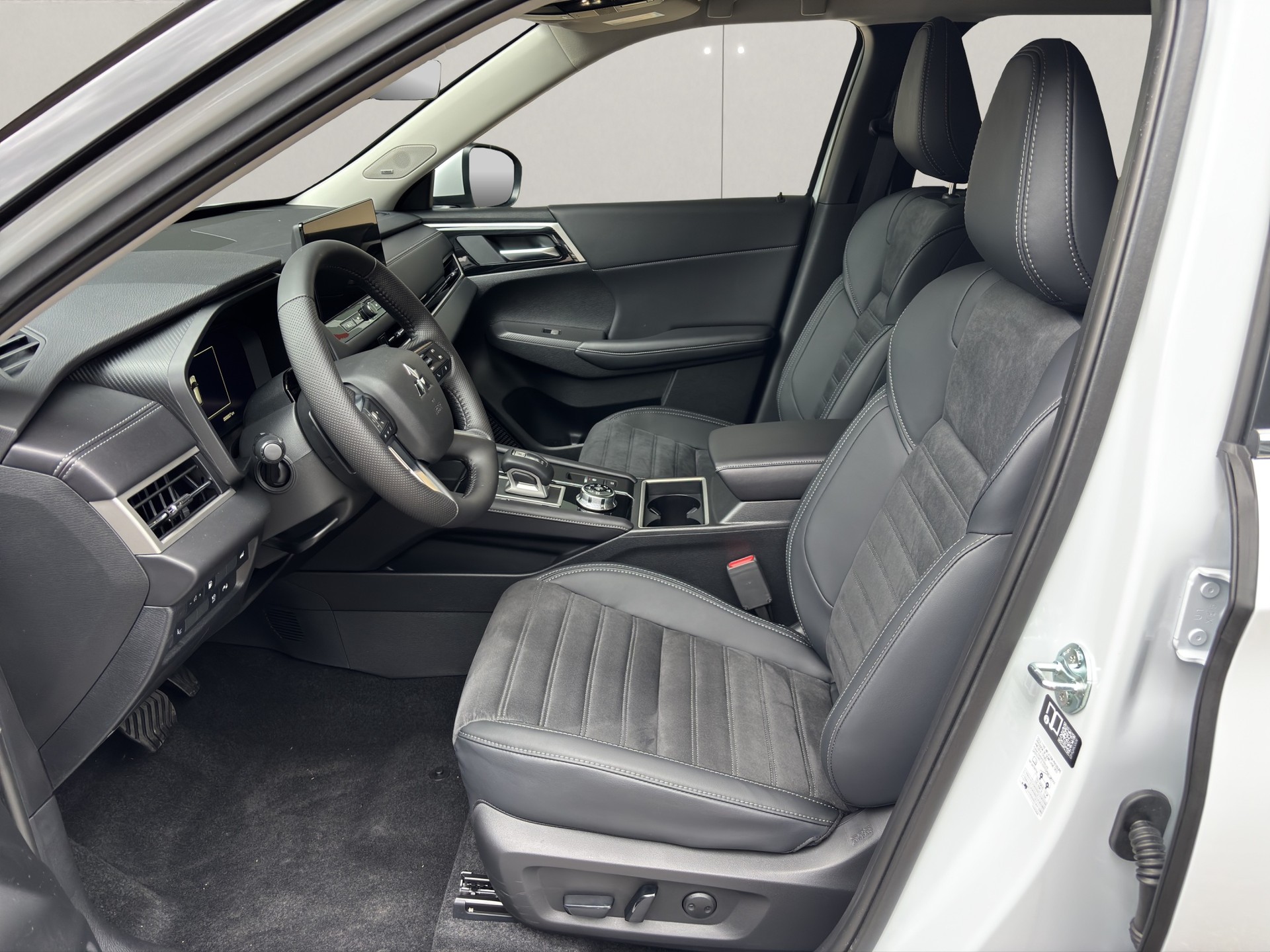 MITSUBISHI Outlander 2.4 PHEV Intense 4x4-image-6