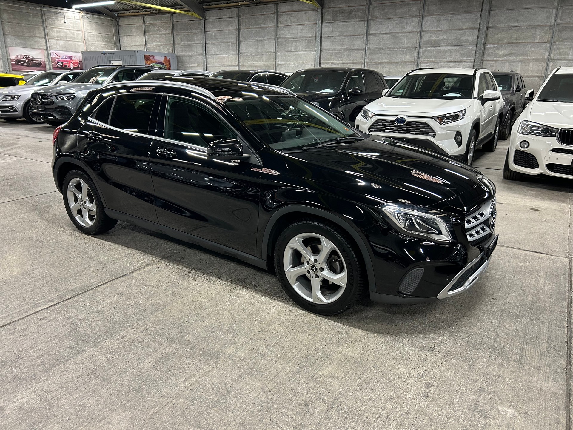 MERCEDES-BENZ GLA 200 d Swiss Star Edition Urban 4Matic 7G-DCT-showroom-element-2