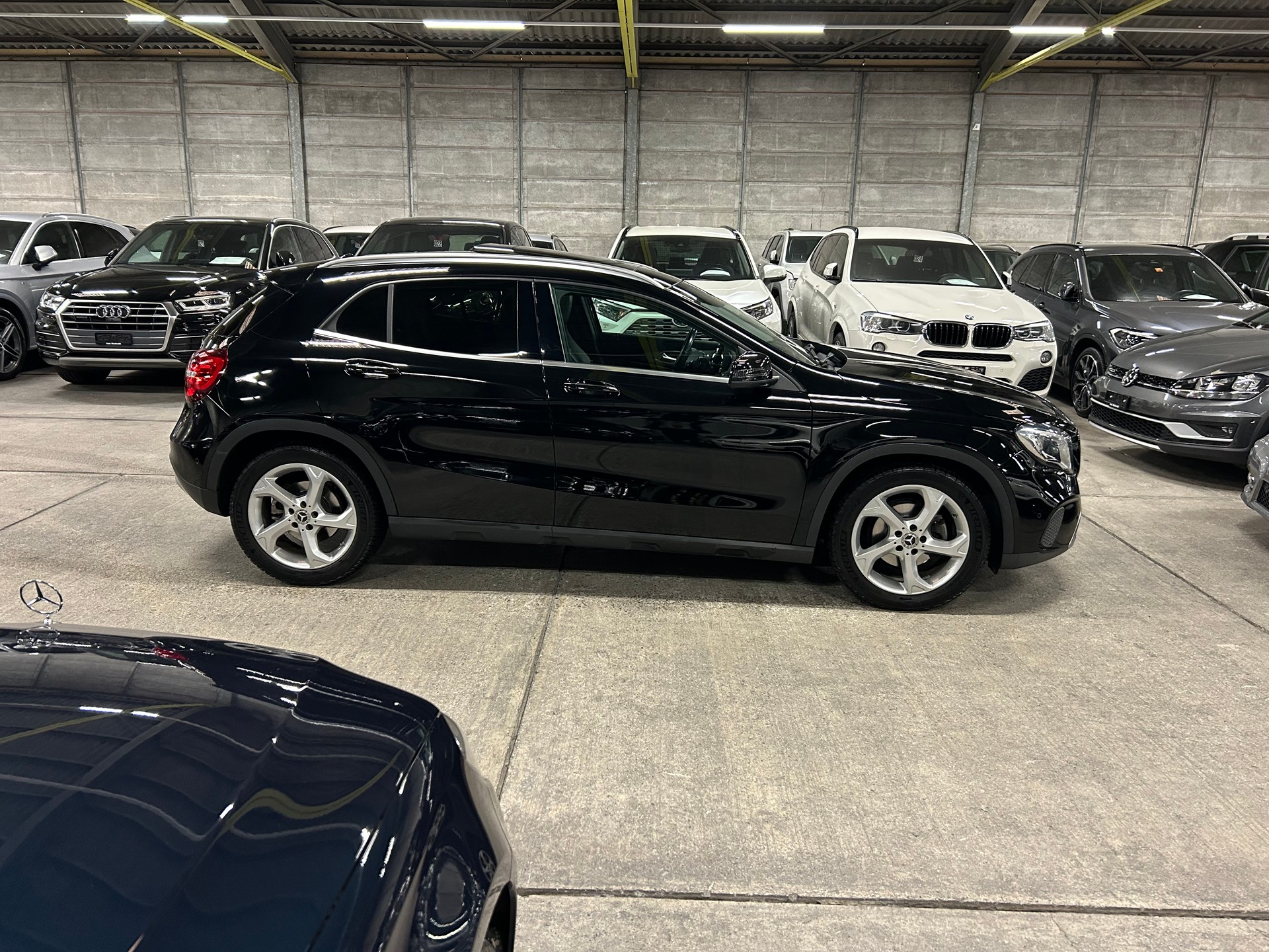 MERCEDES-BENZ GLA 200 d Swiss Star Edition Urban 4Matic 7G-DCT-showroom-element-3