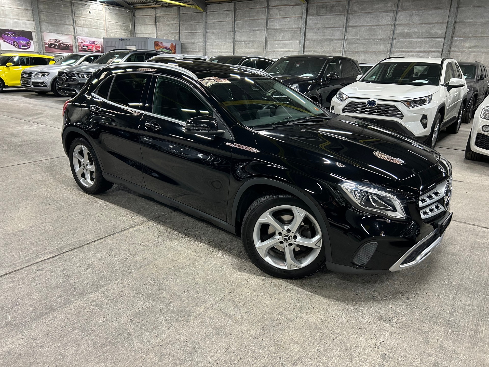 MERCEDES-BENZ GLA 200 d Swiss Star Edition Urban 4Matic 7G-DCT-showroom-element-1