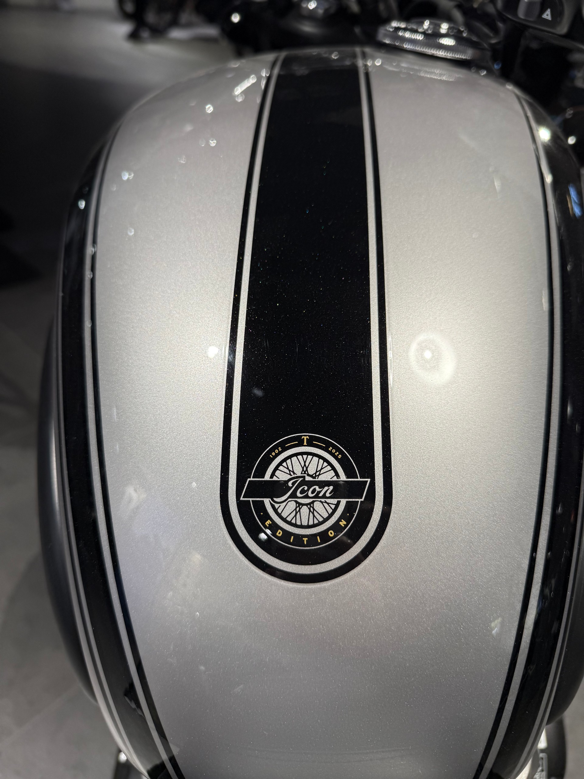 TRIUMPH Bonneville 900 T 100-image-2