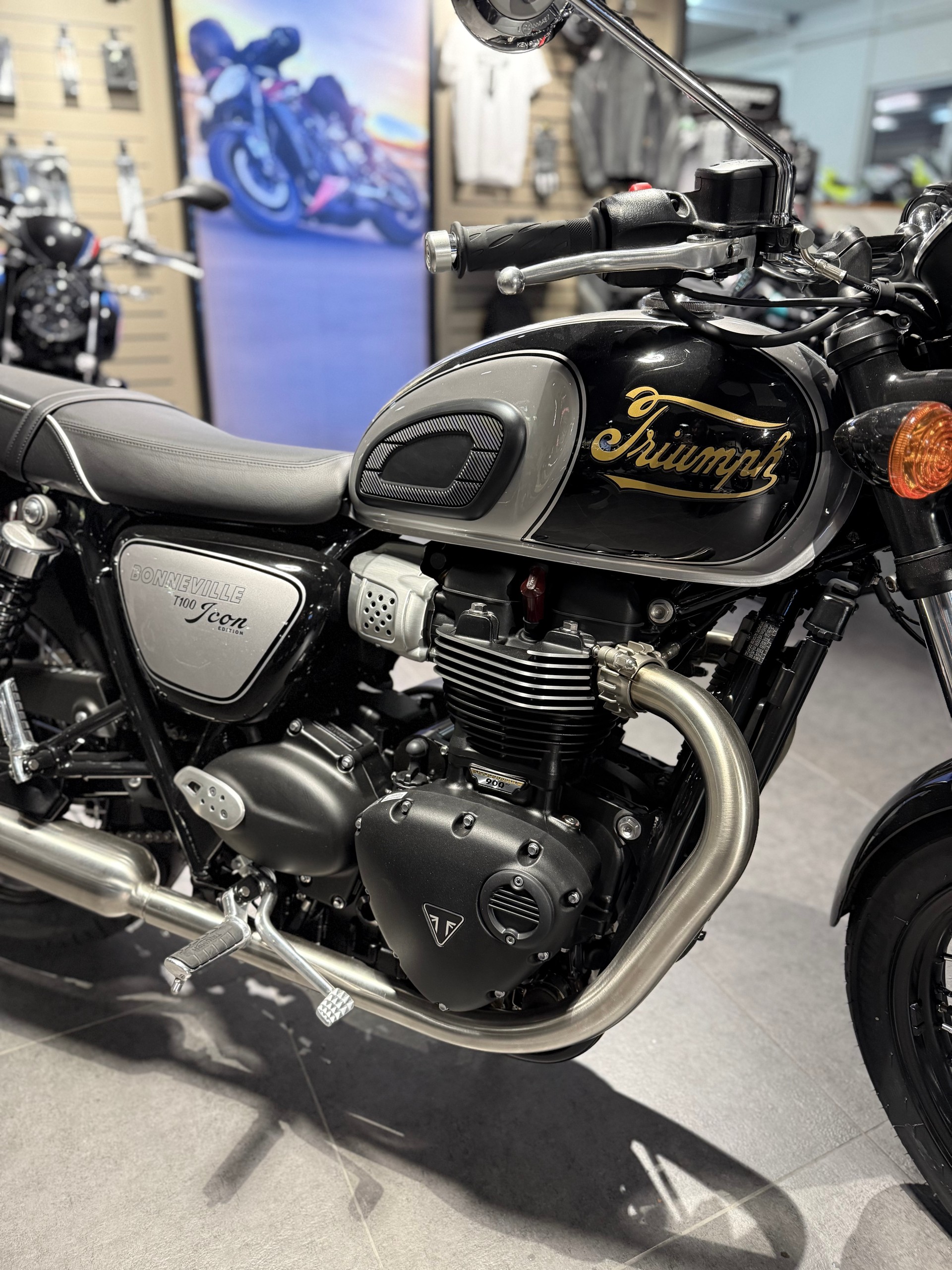 TRIUMPH Bonneville 900 T 100-image-1