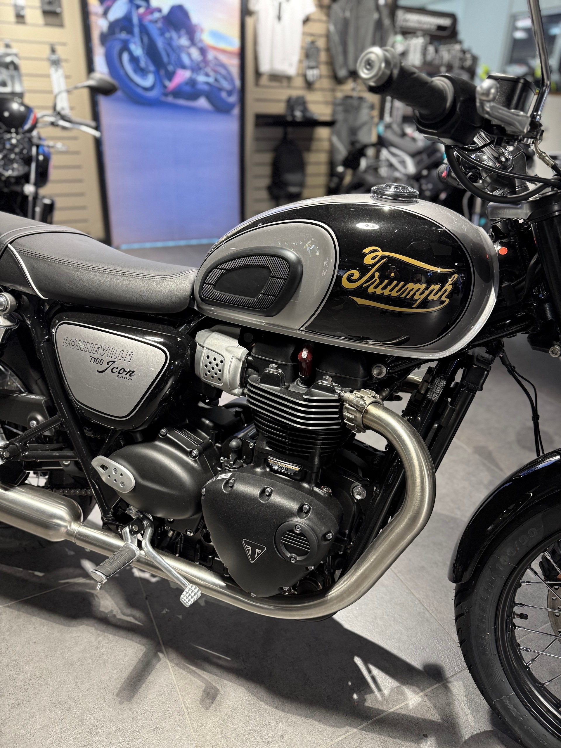 TRIUMPH Bonneville 900 T 100-image-4
