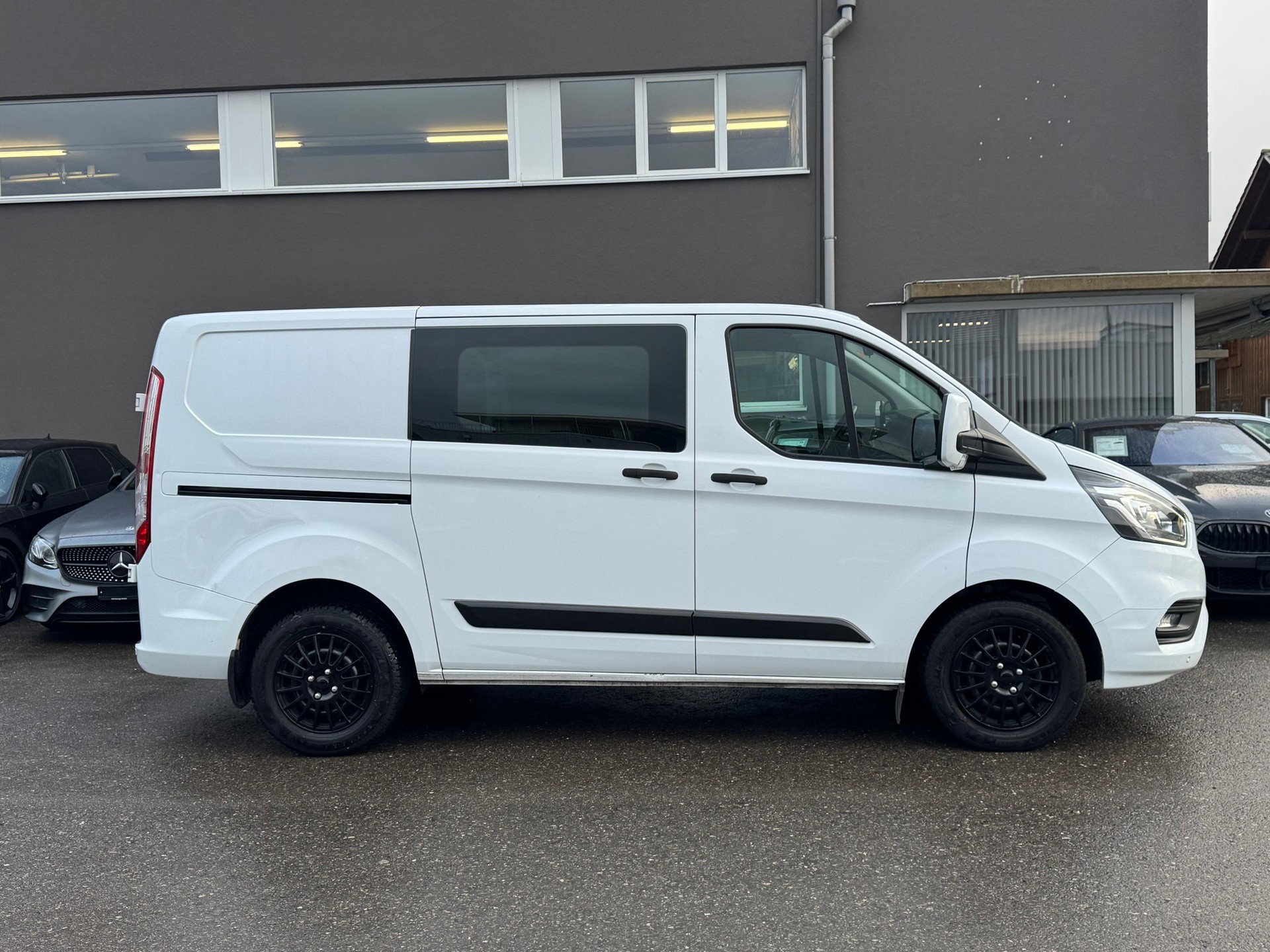 FORD Transit Custom Van 300 L1H1 Trend A-showroom-element-3