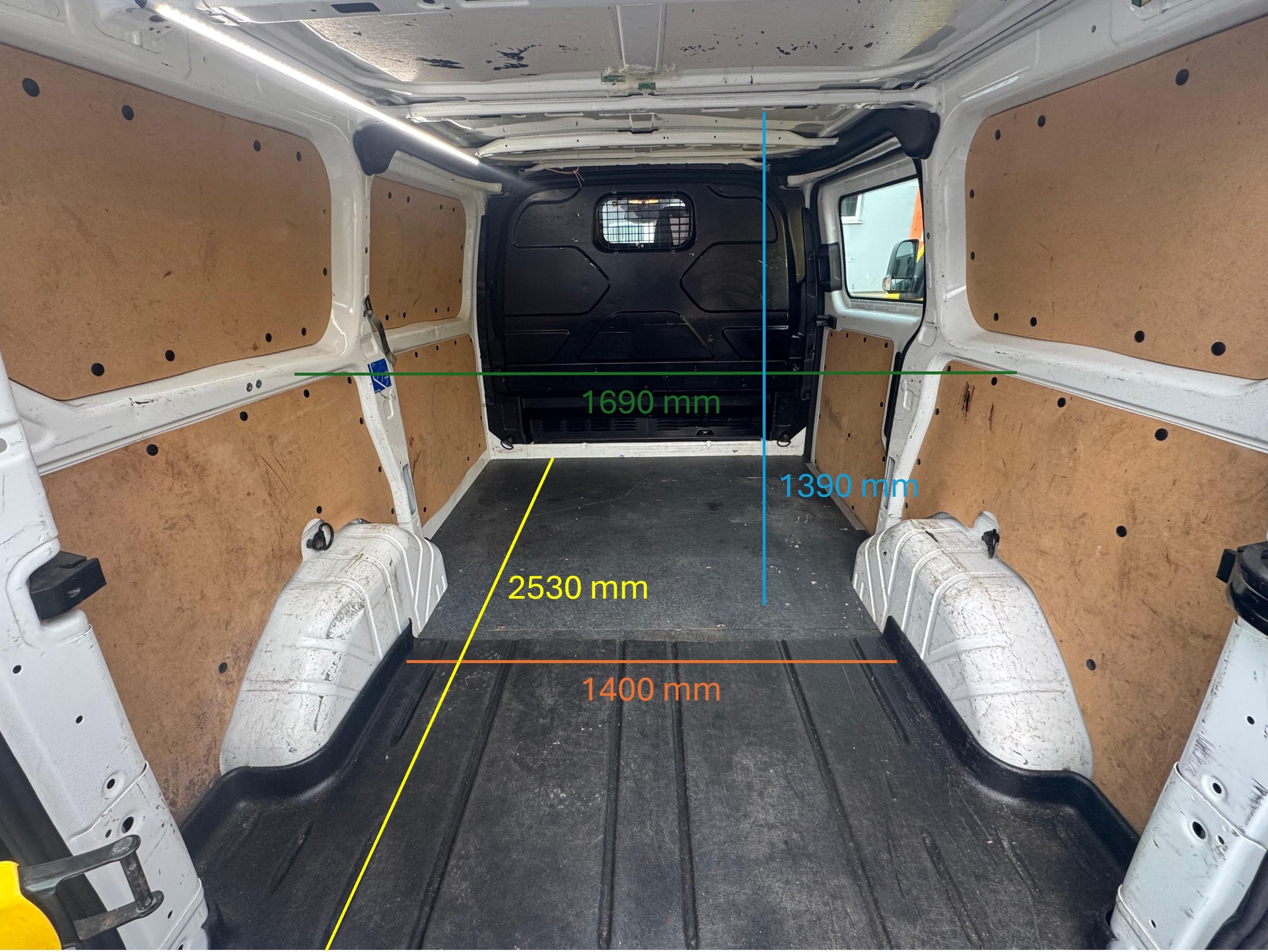 FORD Transit Custom Van 300 L1H1 Trend A-image-19