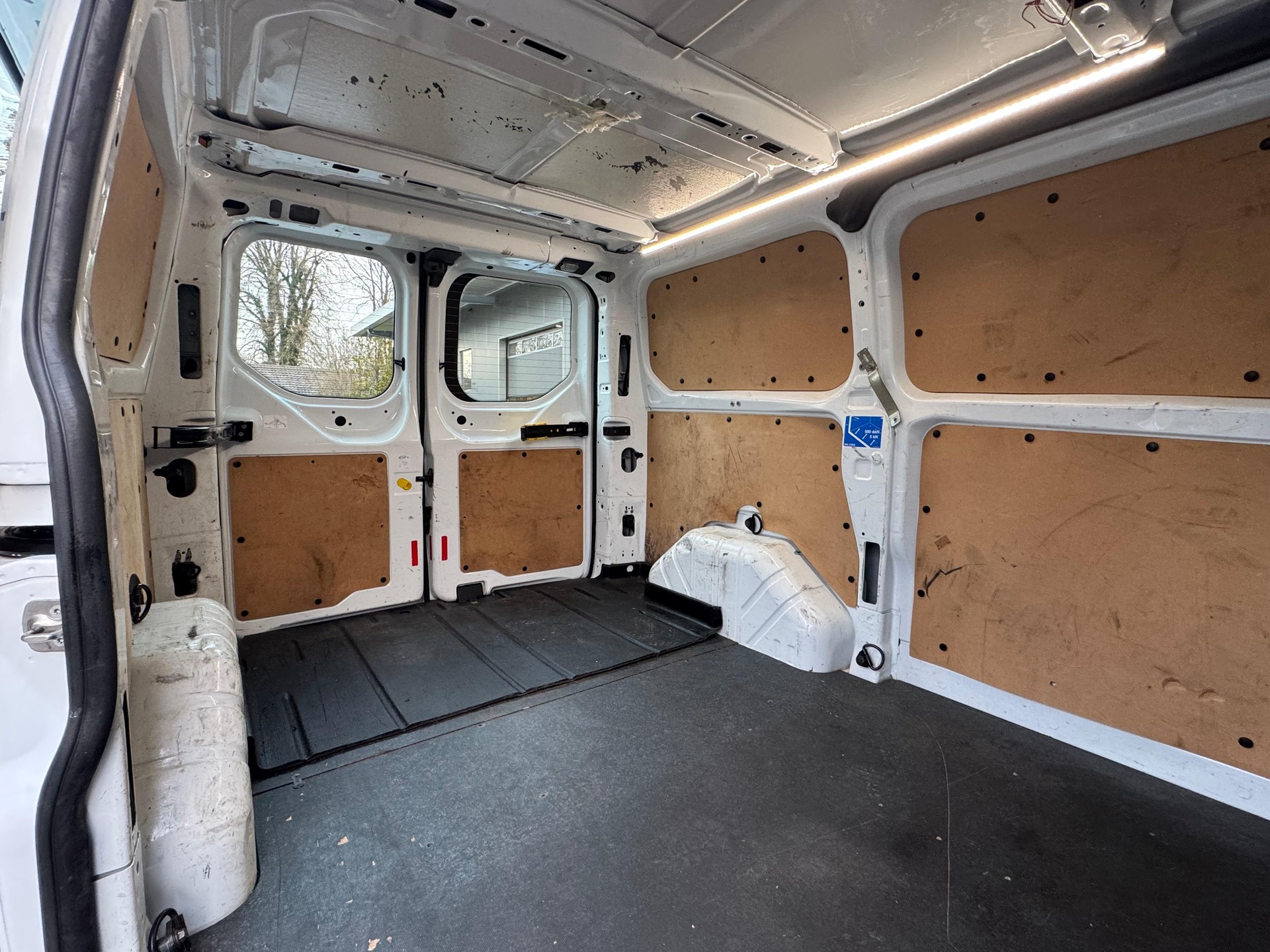 FORD Transit Custom Van 300 L1H1 Trend A-image-11