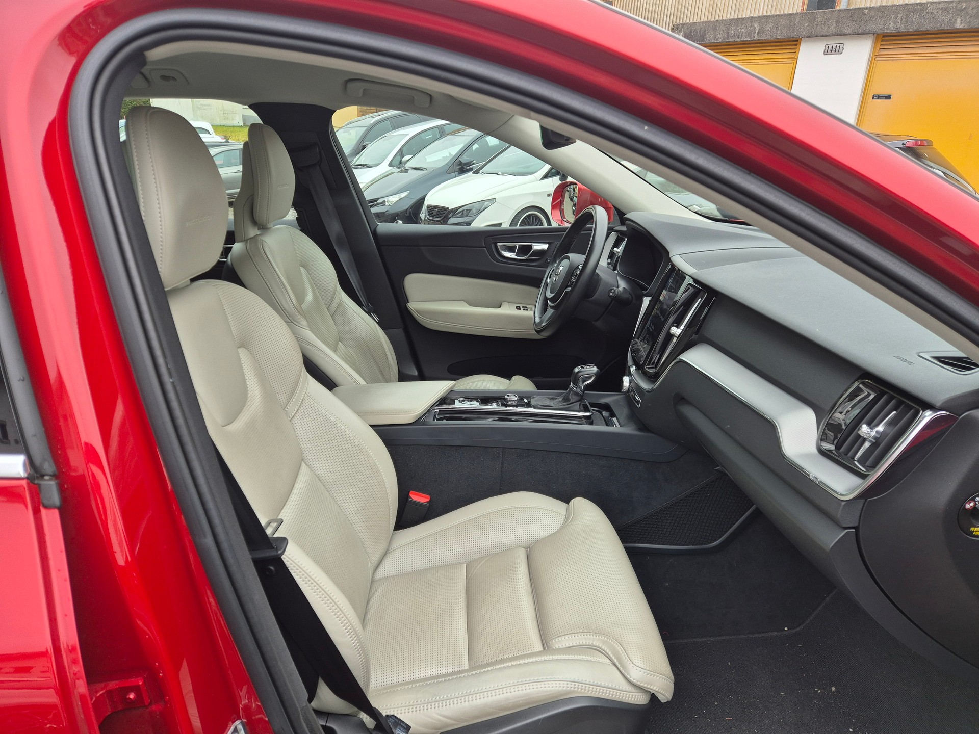 VOLVO XC60 D5 AWD Inscription Geartronic-image-9