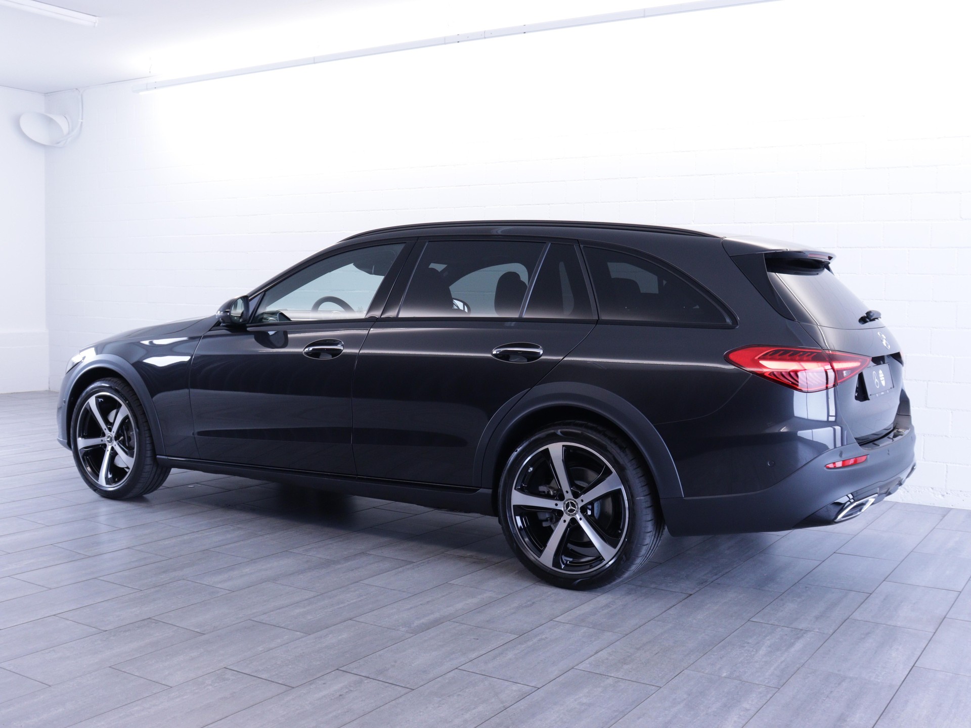 MERCEDES-BENZ C 220 d All-Terrain Avantgarde 4matic Kombi-showroom-element-2