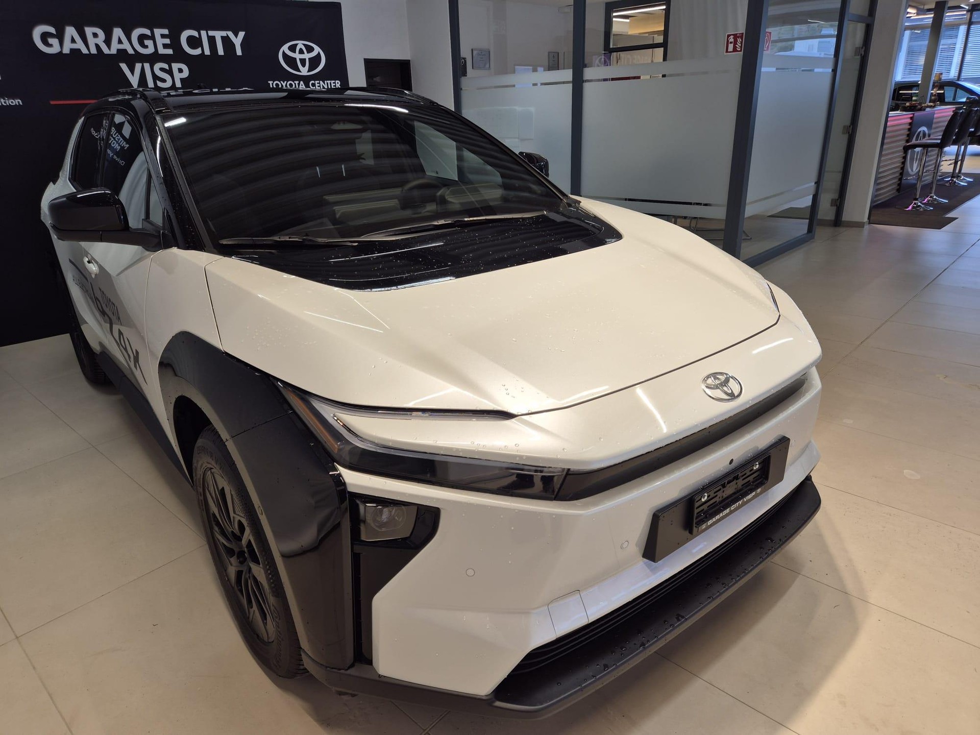 TOYOTA bZ4X Premium AWD-showroom-element-2