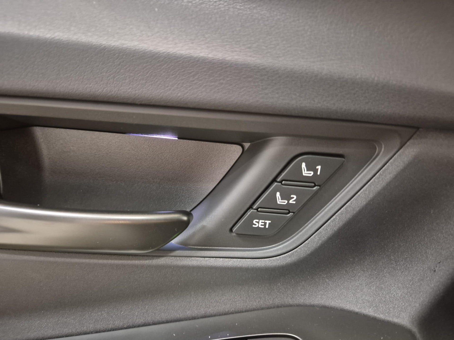 TOYOTA bZ4X Premium AWD-image-8