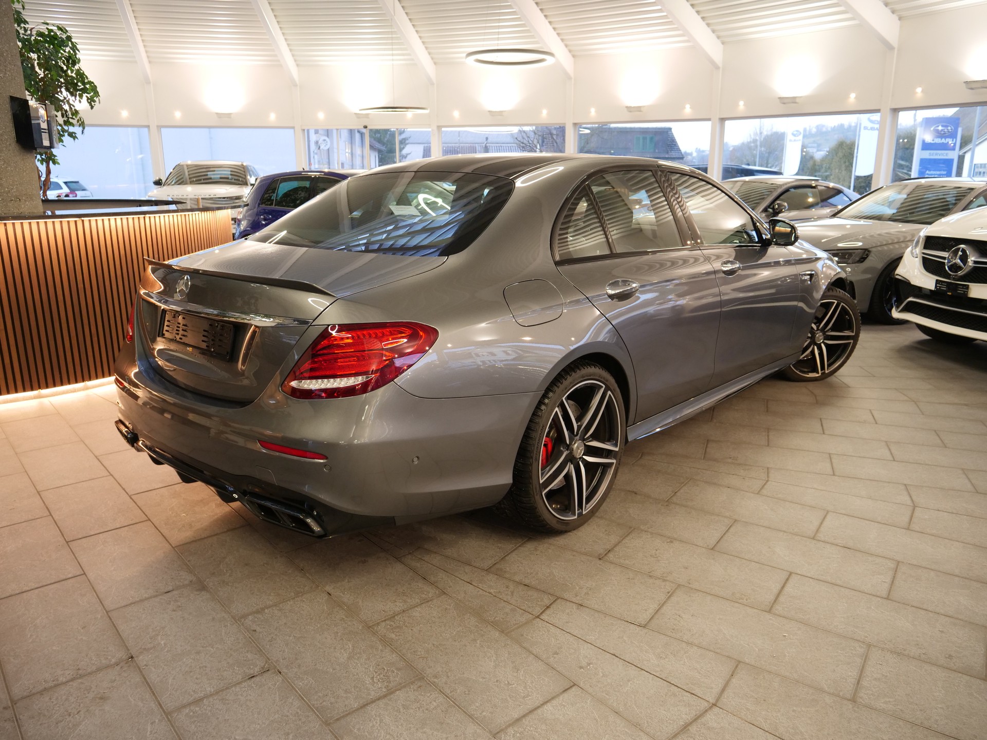 MERCEDES-BENZ E 63 AMG S 4Matic (NO OPF)-showroom-element-1