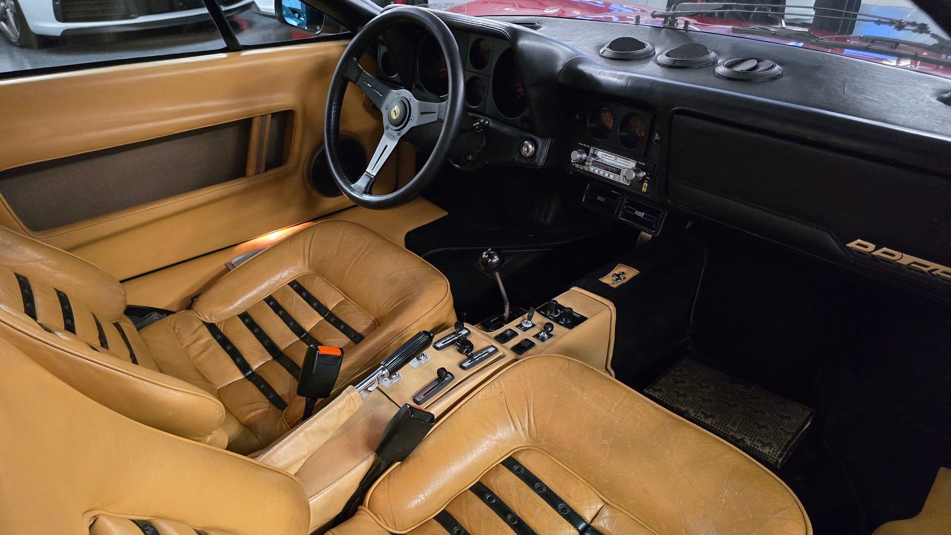FERRARI 512 BBi-image-17