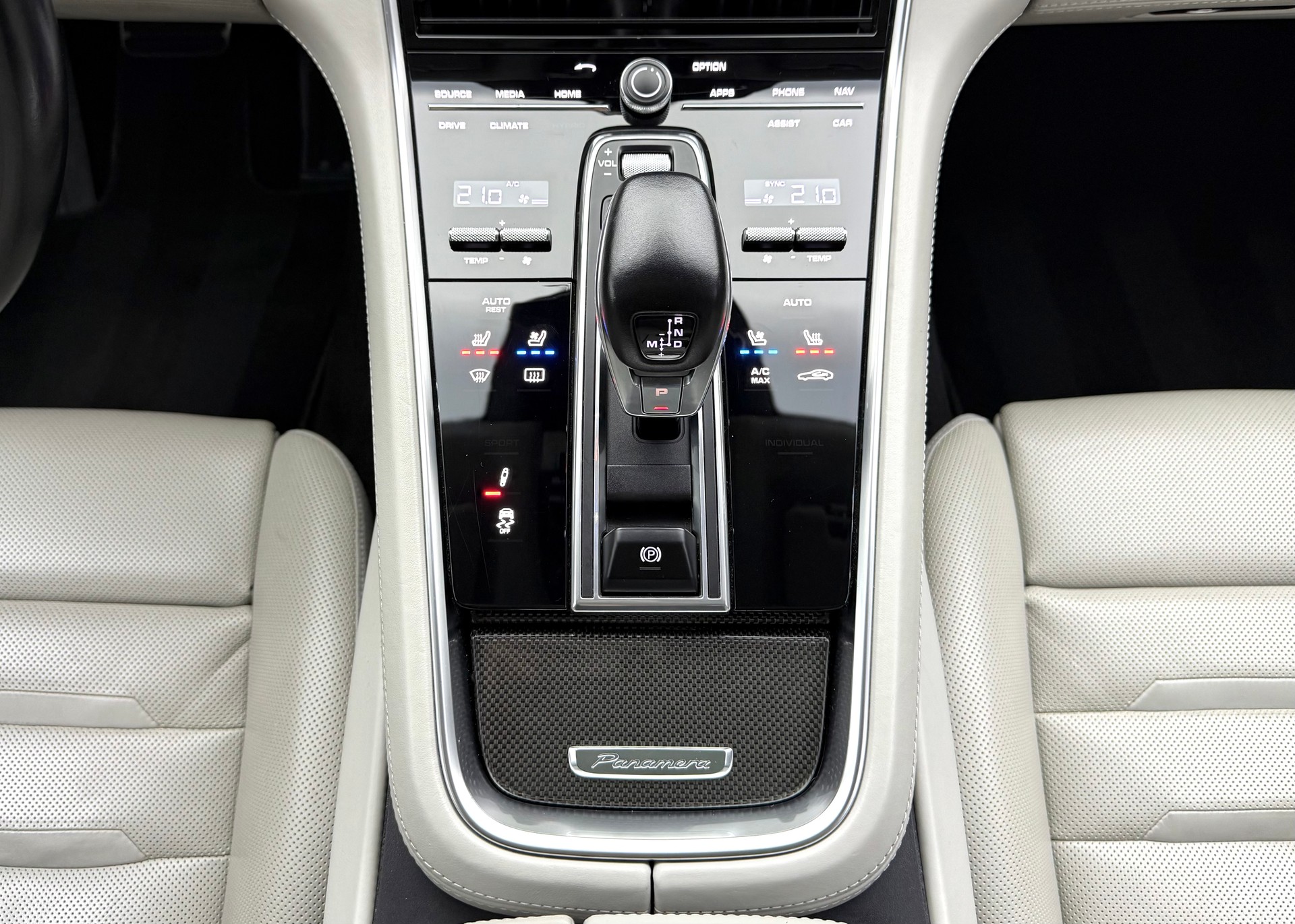 PORSCHE Panamera Turbo PDK-image-13