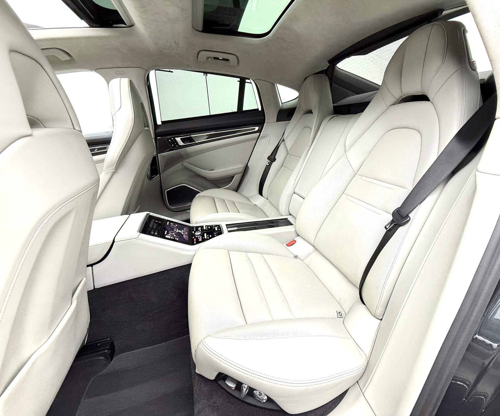 PORSCHE Panamera Turbo PDK-image-18