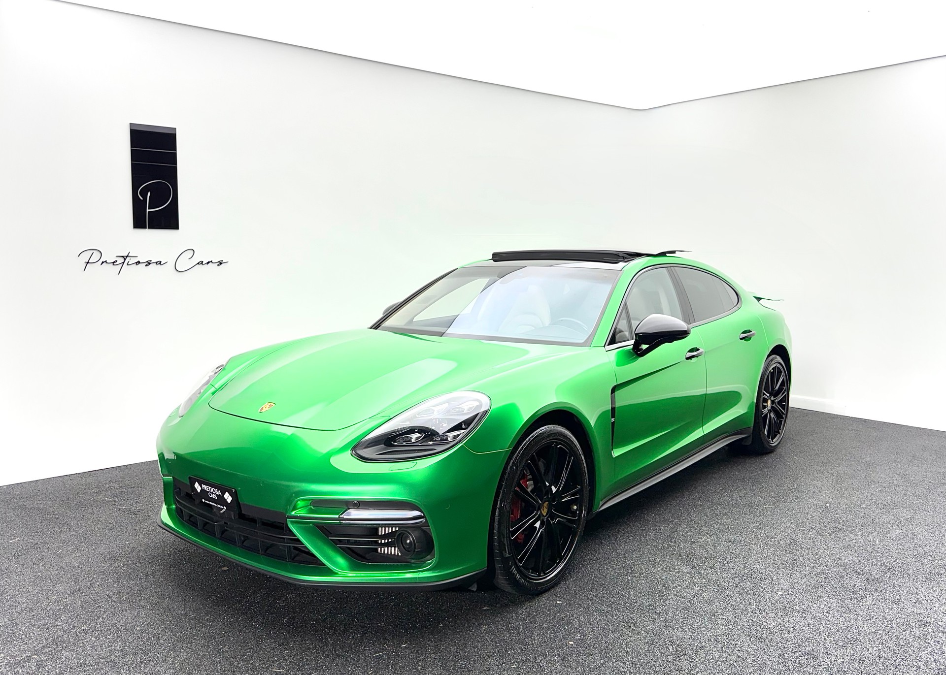 PORSCHE Panamera Turbo PDK-showroom-element-1