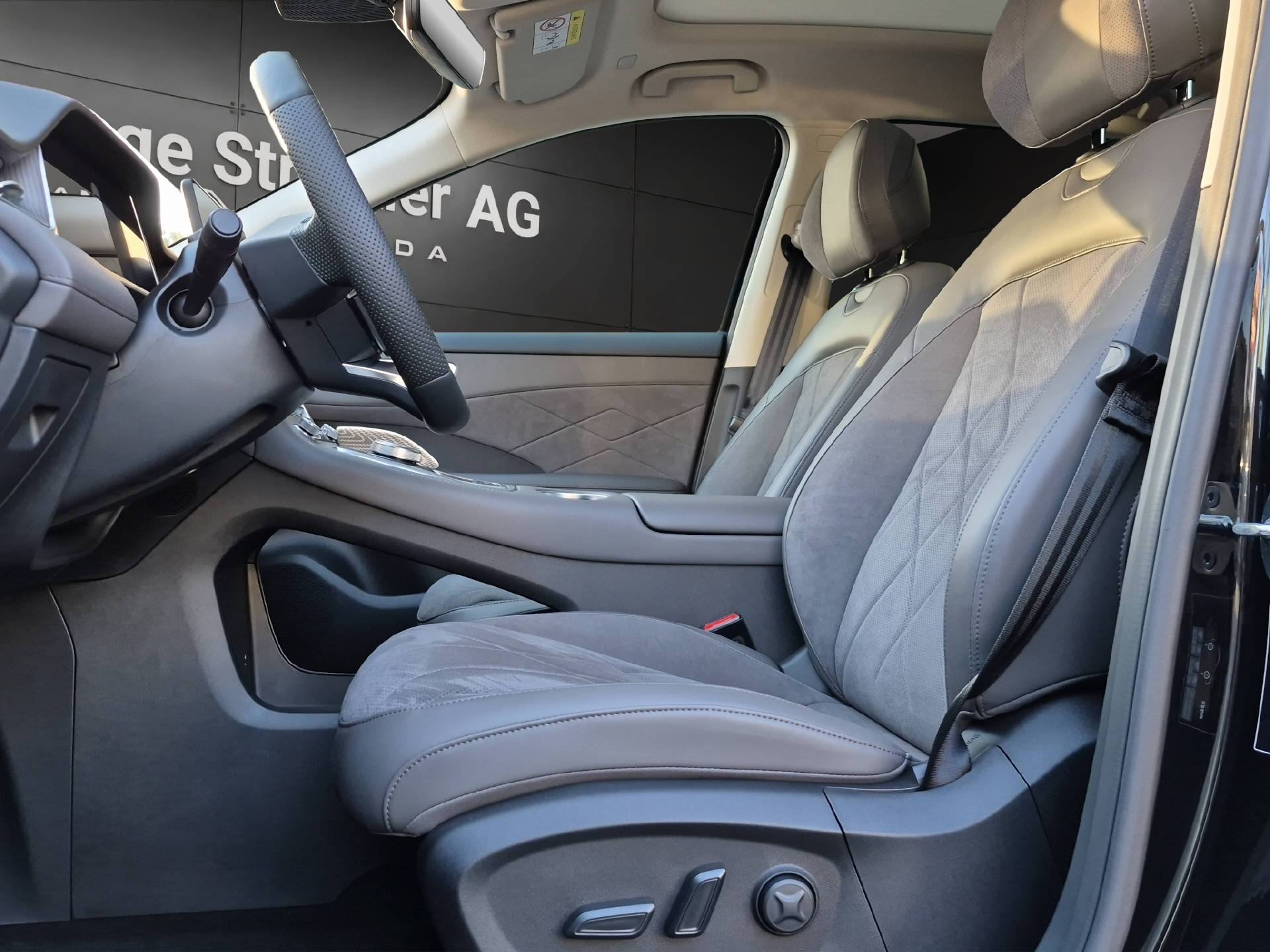 MG S6 EV 77 kWh Luxury 4WD-image-9