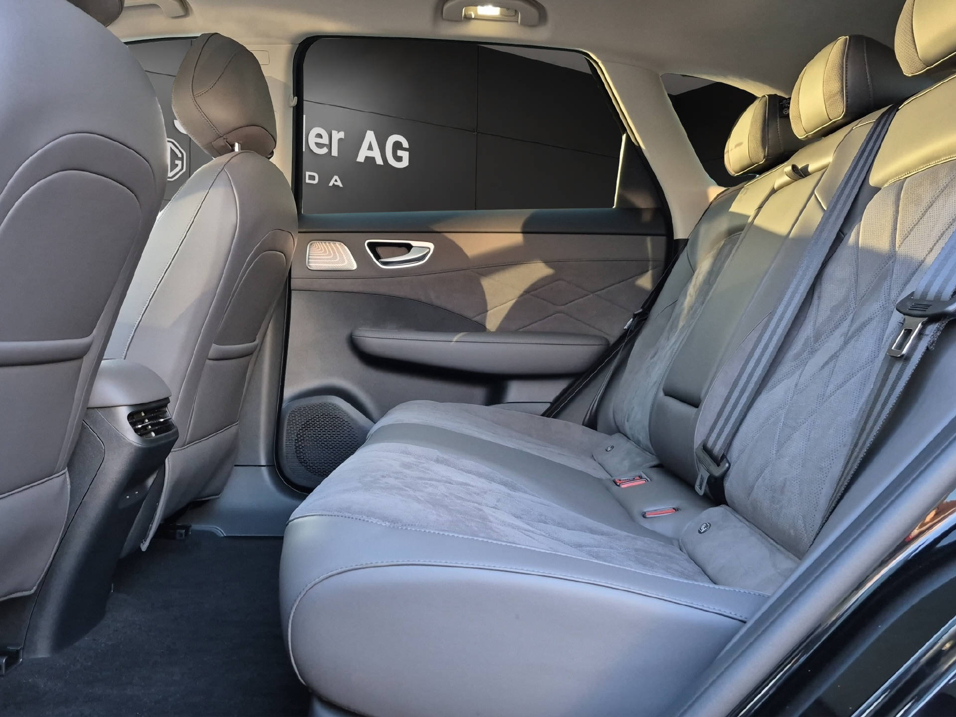 MG S6 EV 77 kWh Luxury 4WD-image-11