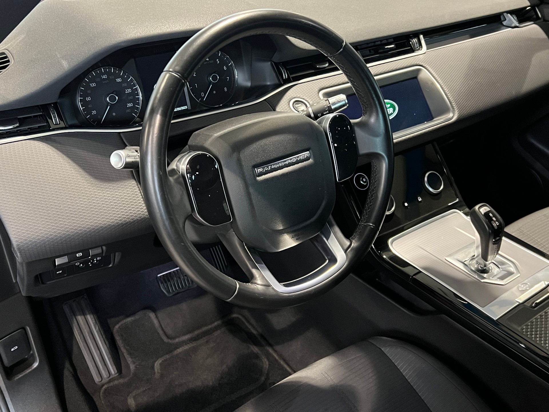 LAND ROVER Range Rover Evoque P 300 AT9-showroom-element-2