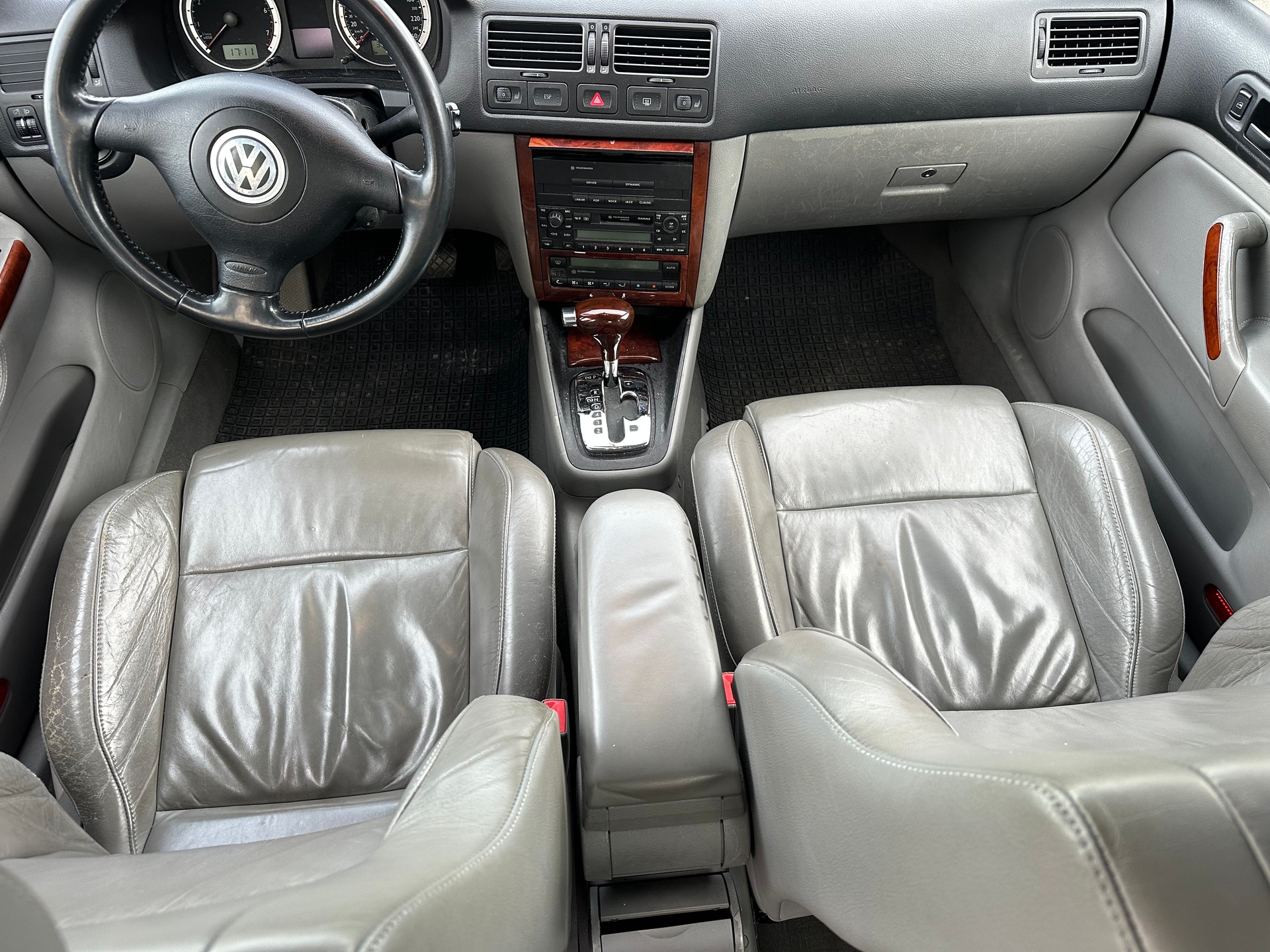 VW Bora 2.3 Highline-image-11