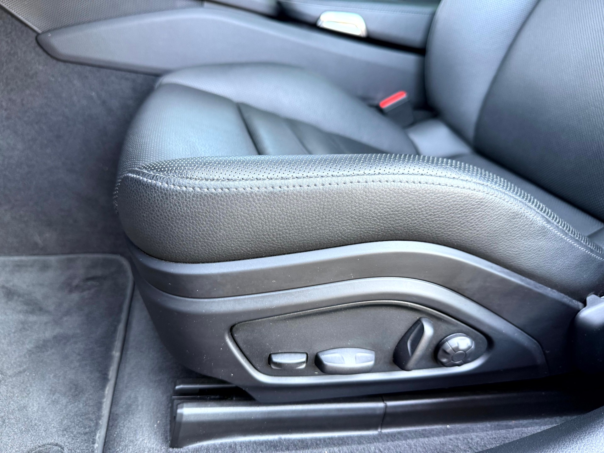PORSCHE Panamera 4 E-Hybrid Sport Turismo pack black Platinum Edition PDK-image-16