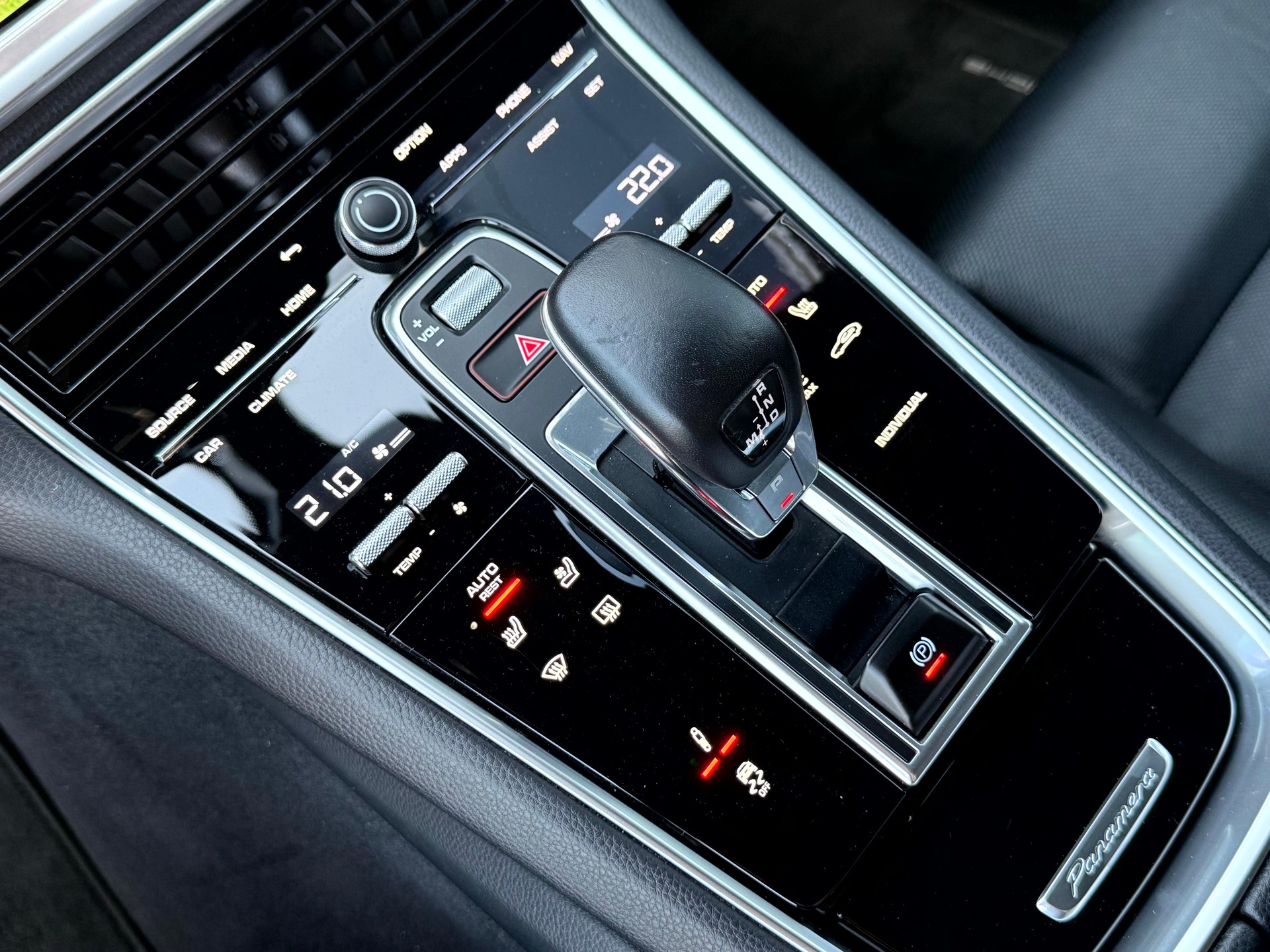PORSCHE Panamera 4 E-Hybrid Sport Turismo pack black Platinum Edition PDK-image-19