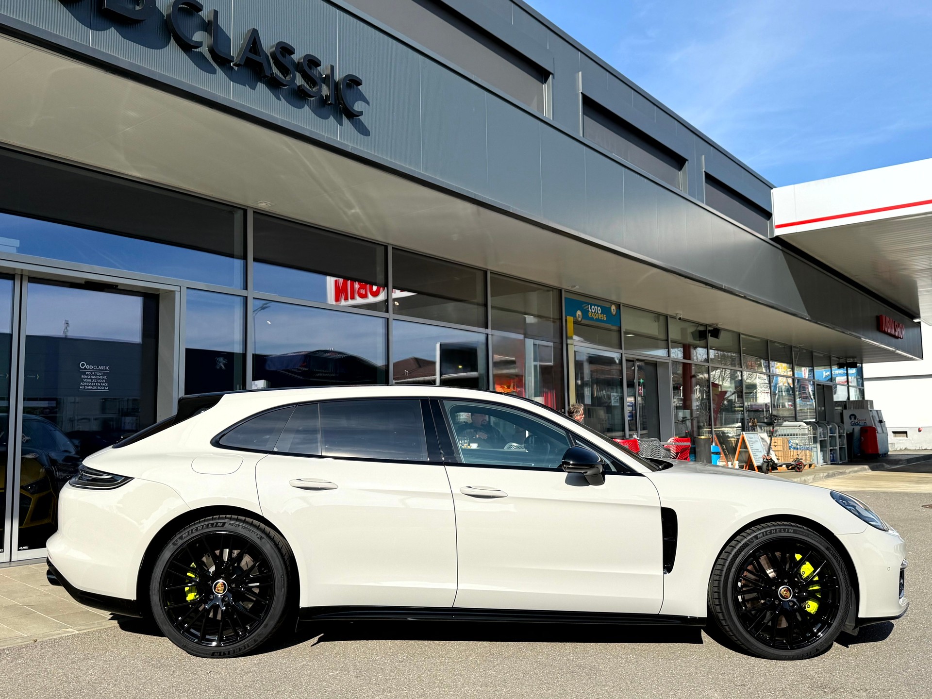 PORSCHE Panamera 4 E-Hybrid Sport Turismo pack black Platinum Edition PDK-showroom-element-2