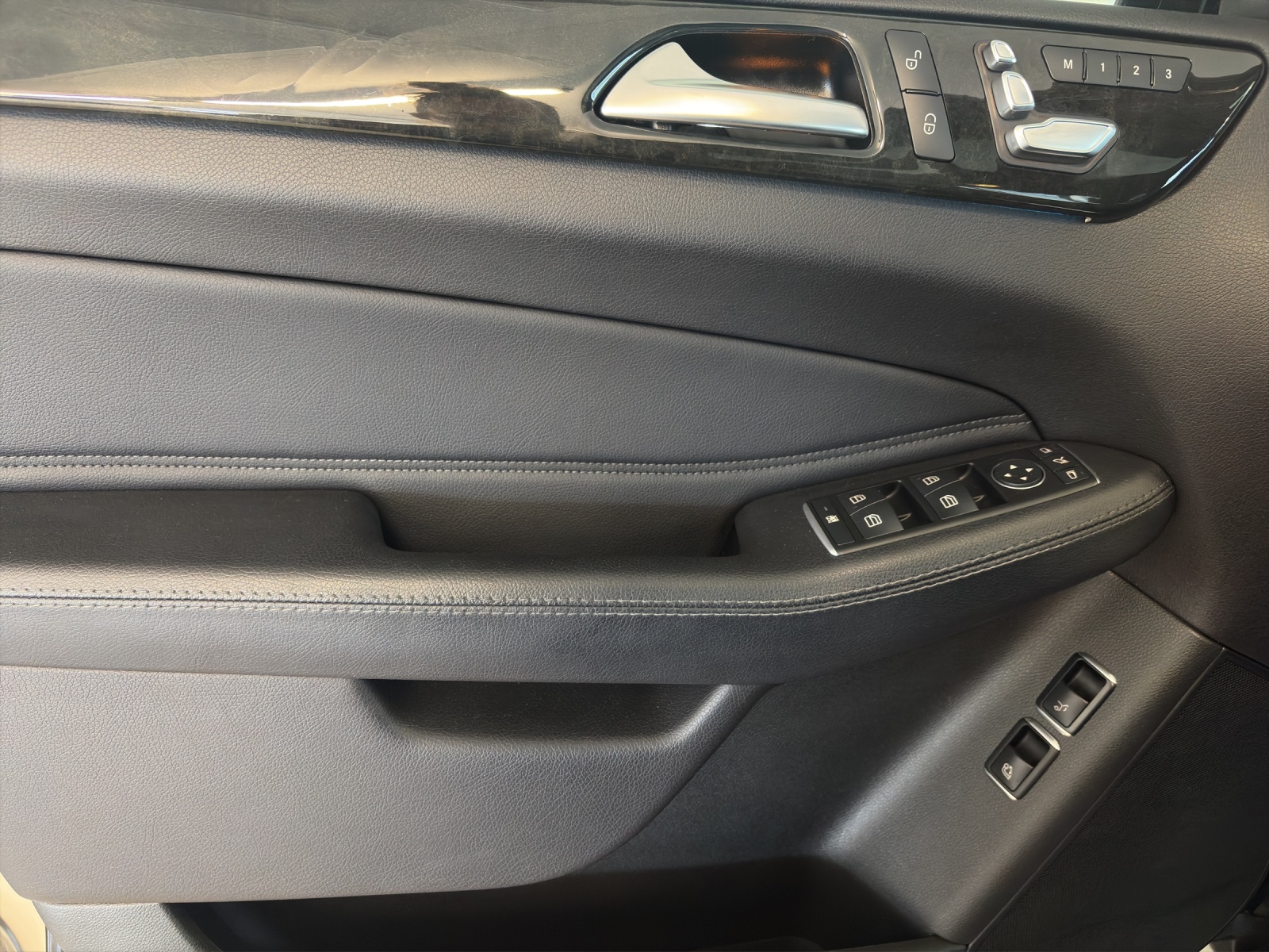 MERCEDES-BENZ GLE 250 d Executive 4M-image-8