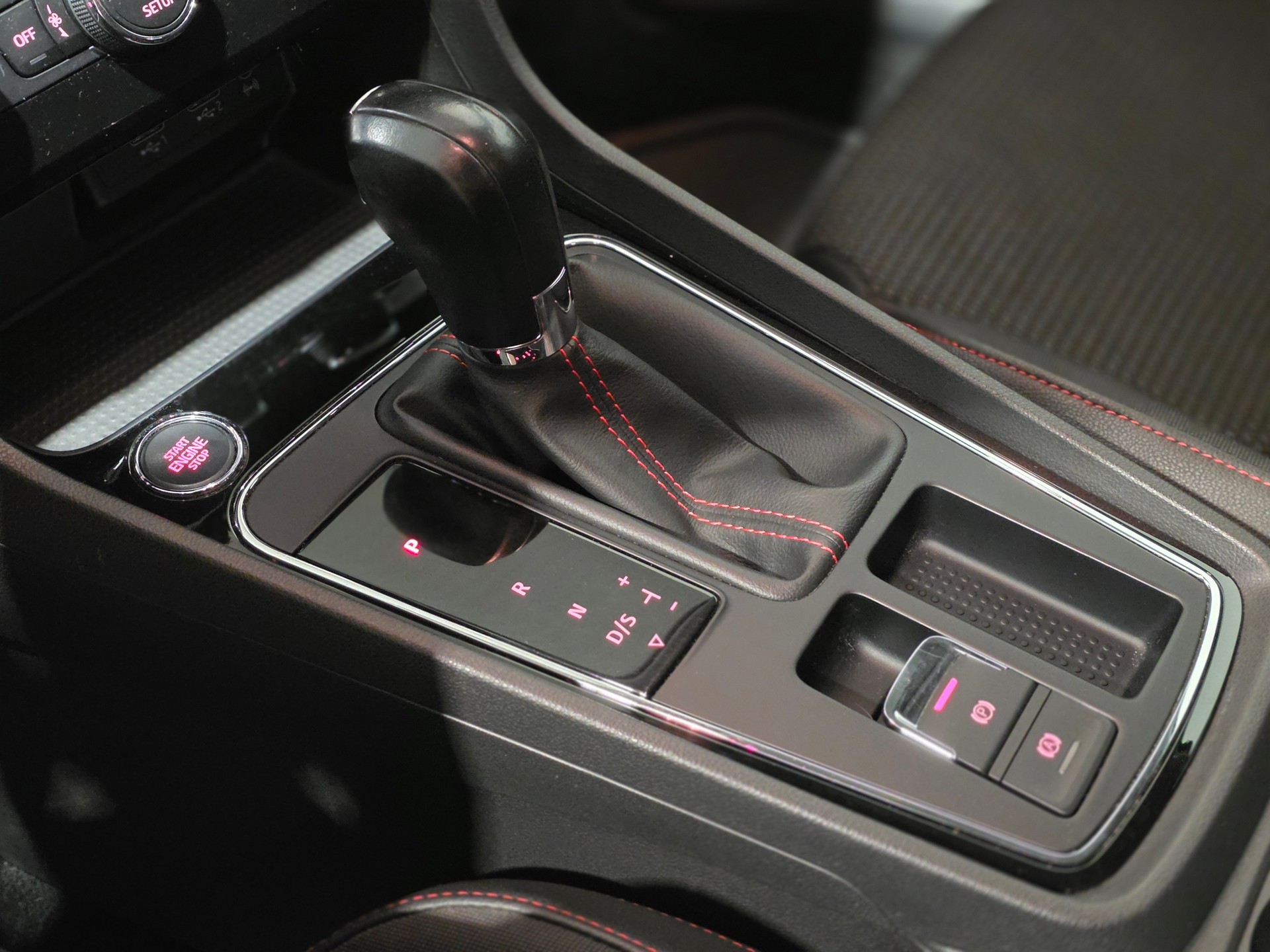 SEAT Leon ST 2.0 TSI SWISS FR DSG-image-10