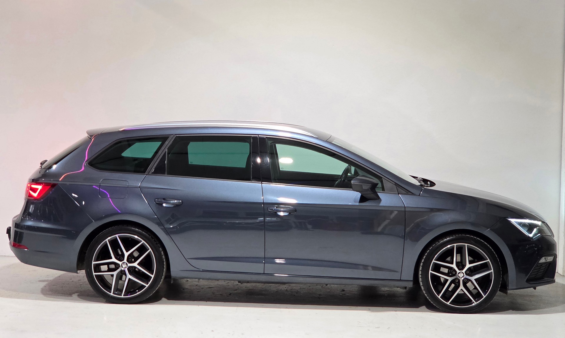 SEAT Leon ST 2.0 TSI SWISS FR DSG-image-20