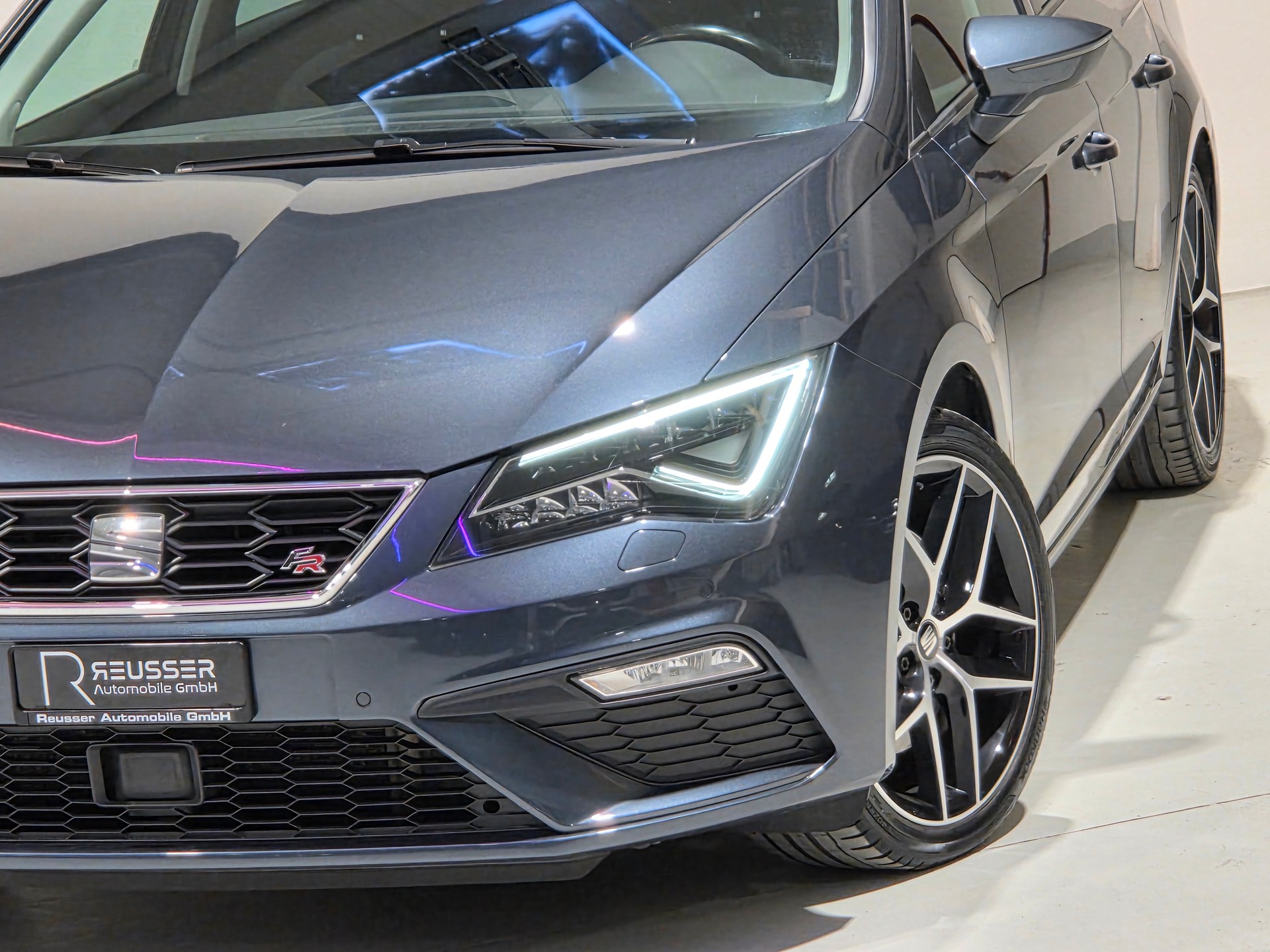 SEAT Leon ST 2.0 TSI SWISS FR DSG-image-16