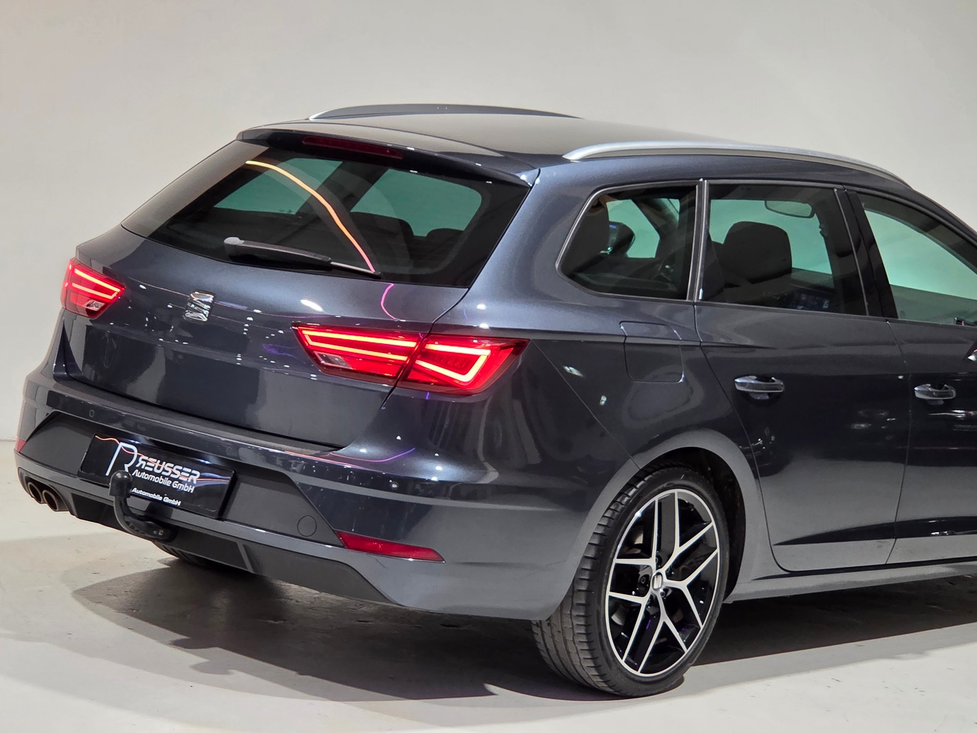 SEAT Leon ST 2.0 TSI SWISS FR DSG-image-22
