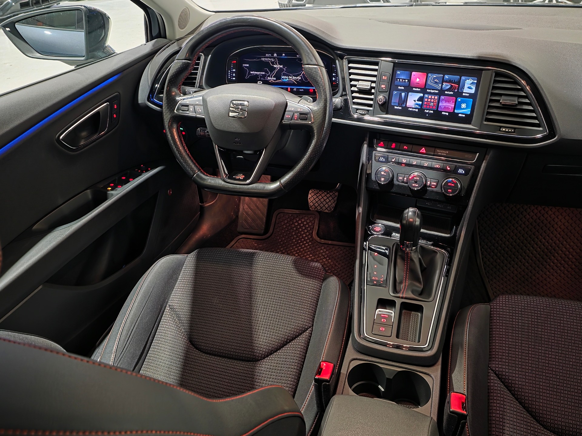 SEAT Leon ST 2.0 TSI SWISS FR DSG-image-5