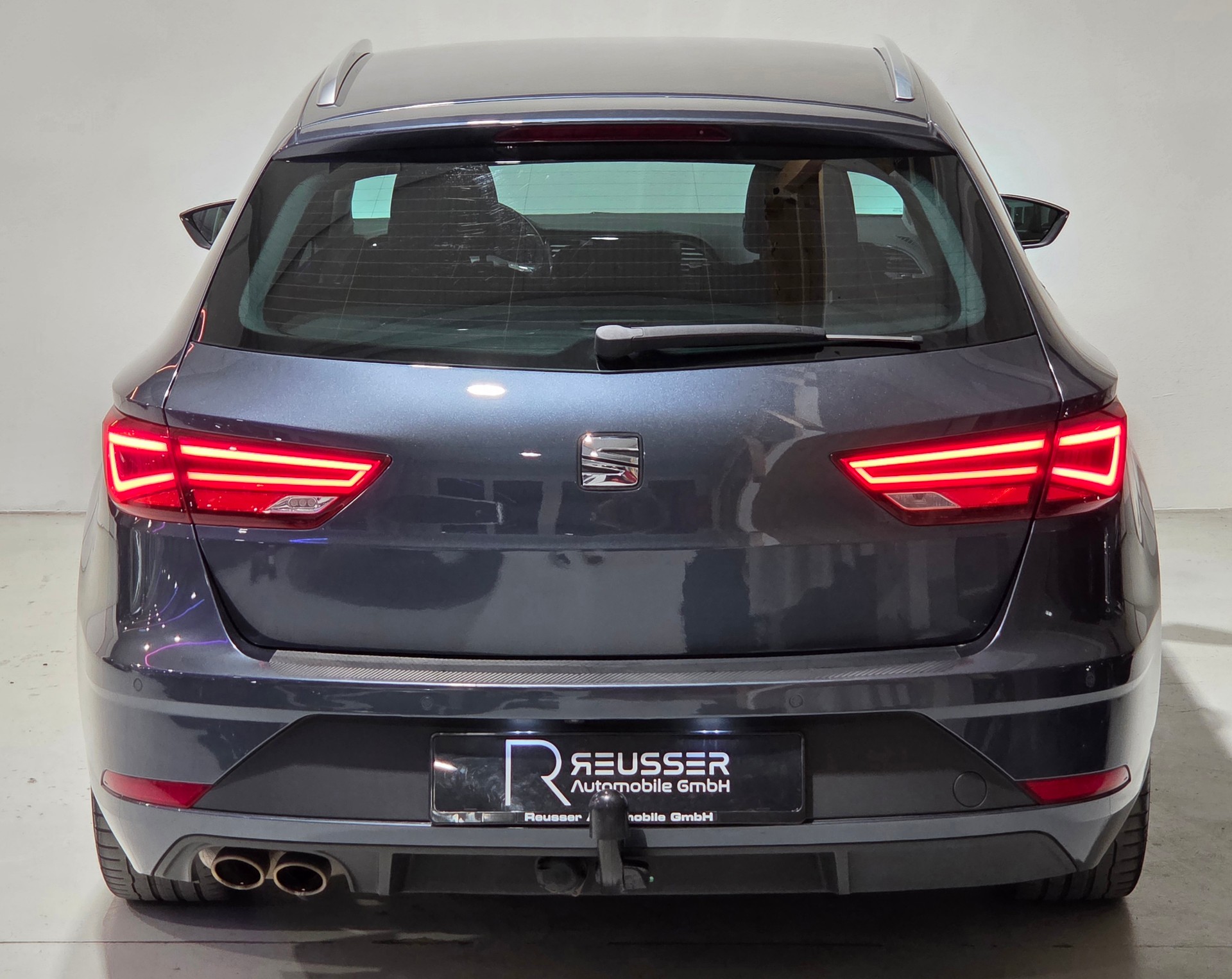 SEAT Leon ST 2.0 TSI SWISS FR DSG-showroom-element-3