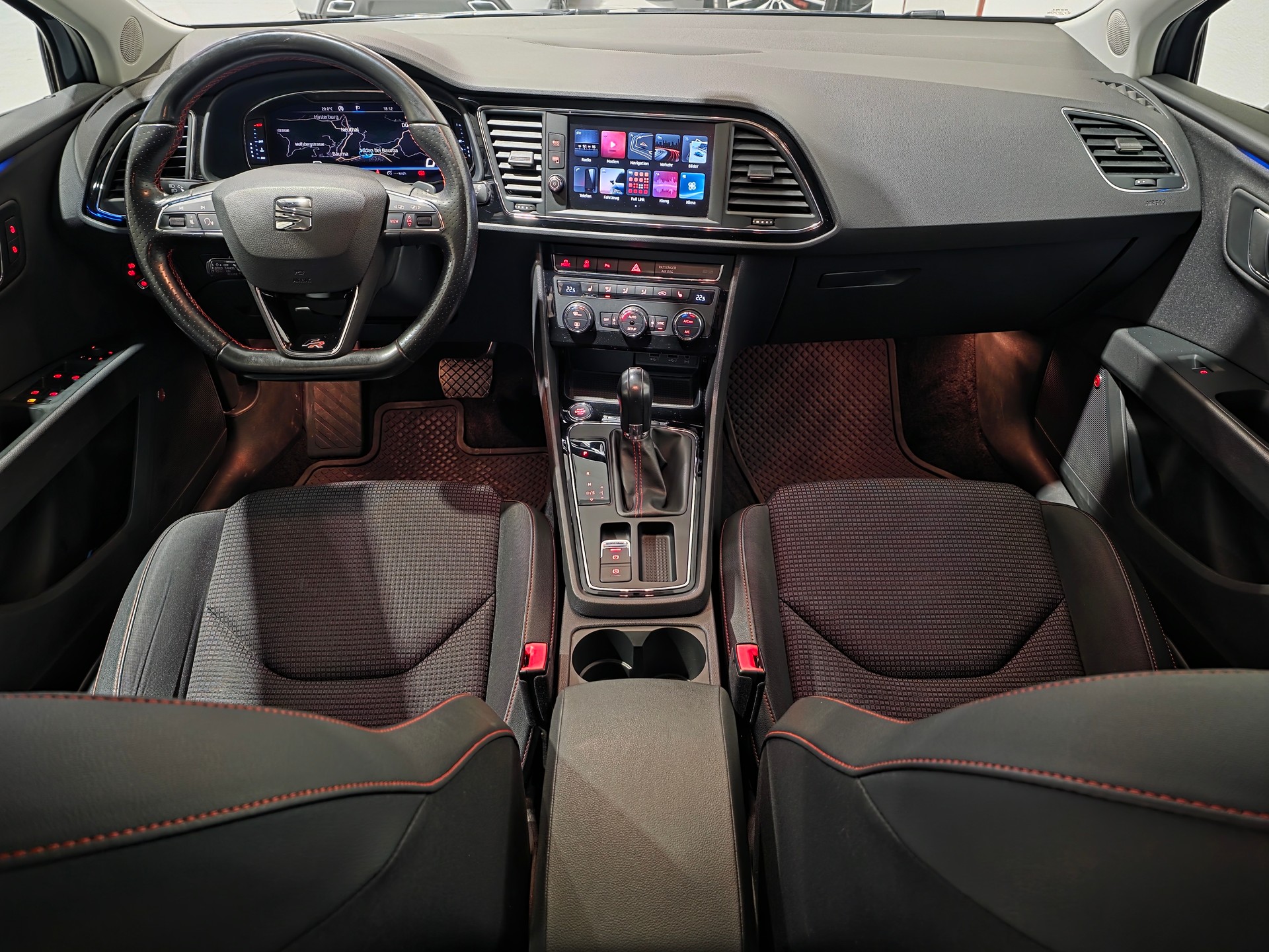 SEAT Leon ST 2.0 TSI SWISS FR DSG-image-4