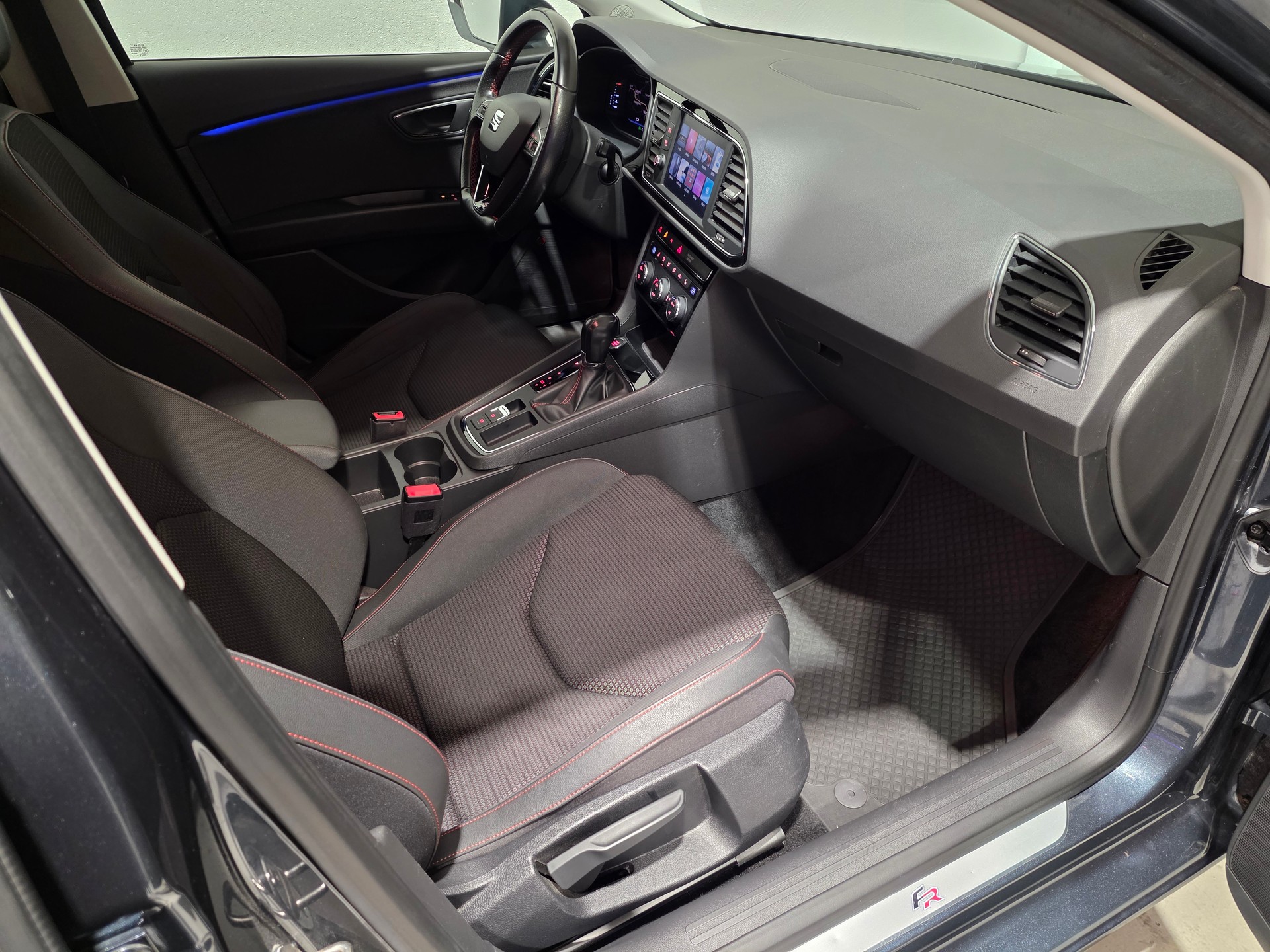 SEAT Leon ST 2.0 TSI SWISS FR DSG-image-15