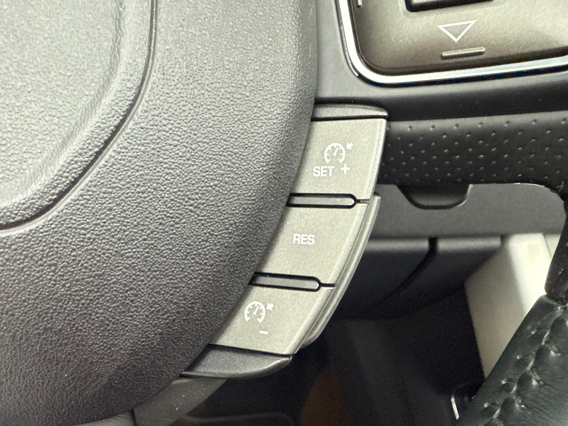 LAND ROVER Range Rover Evoque Convert. 2.0Si4 HSE Dynamic AT9-image-19