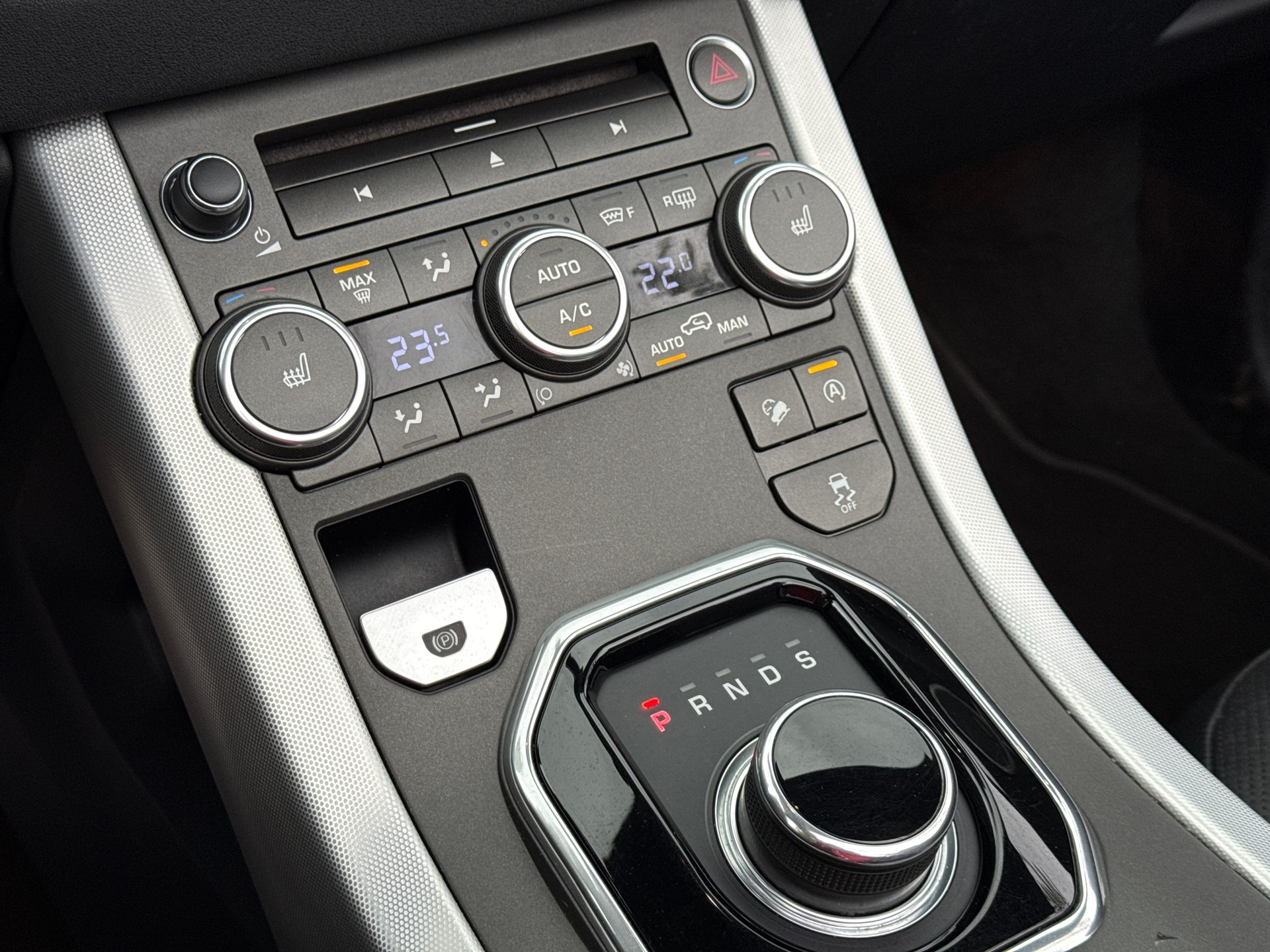 LAND ROVER Range Rover Evoque Convert. 2.0Si4 HSE Dynamic AT9-image-16